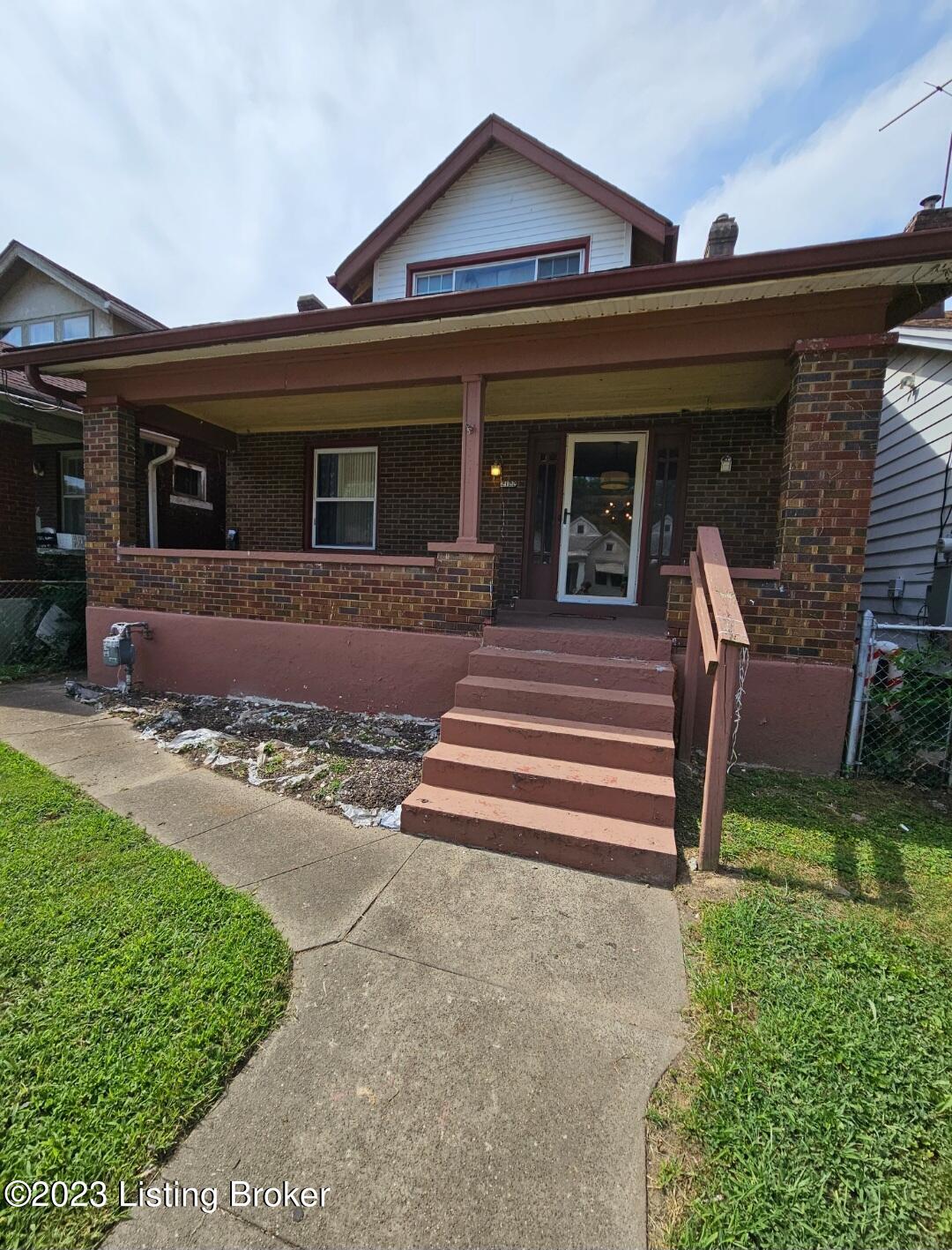 2122 W Gaulbert Ave