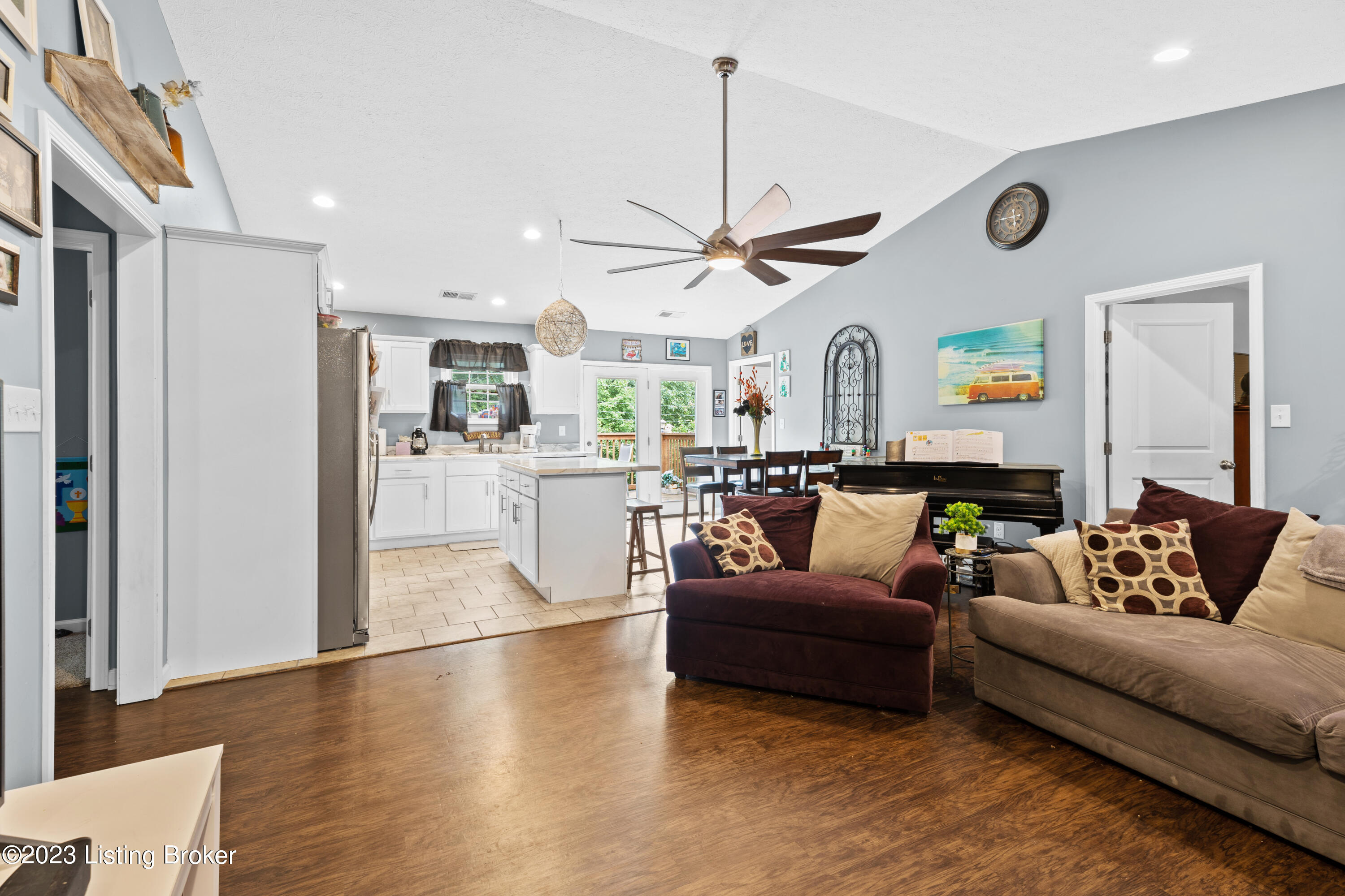 1116 Park Ln