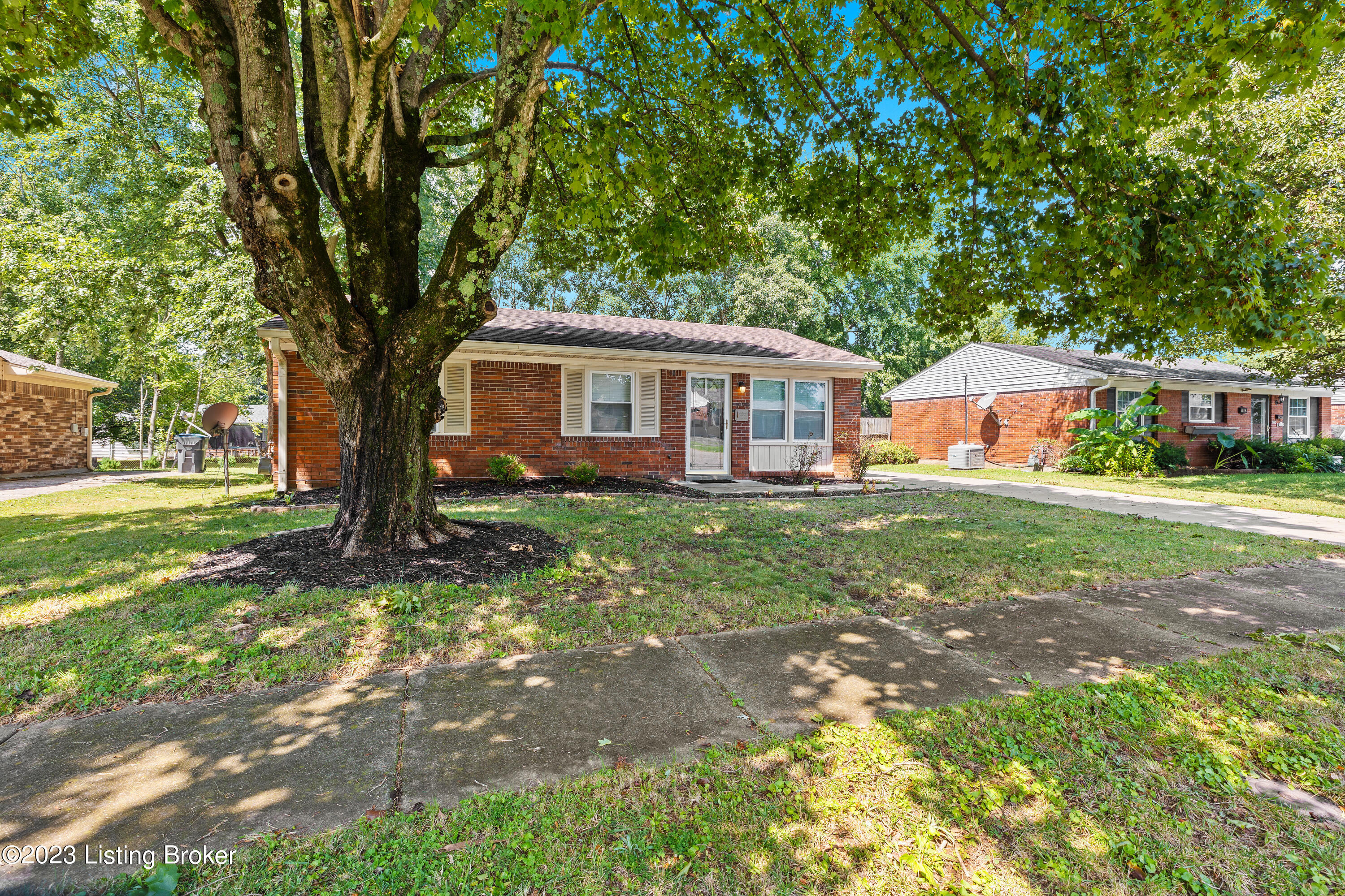 11004 Waycross Ave