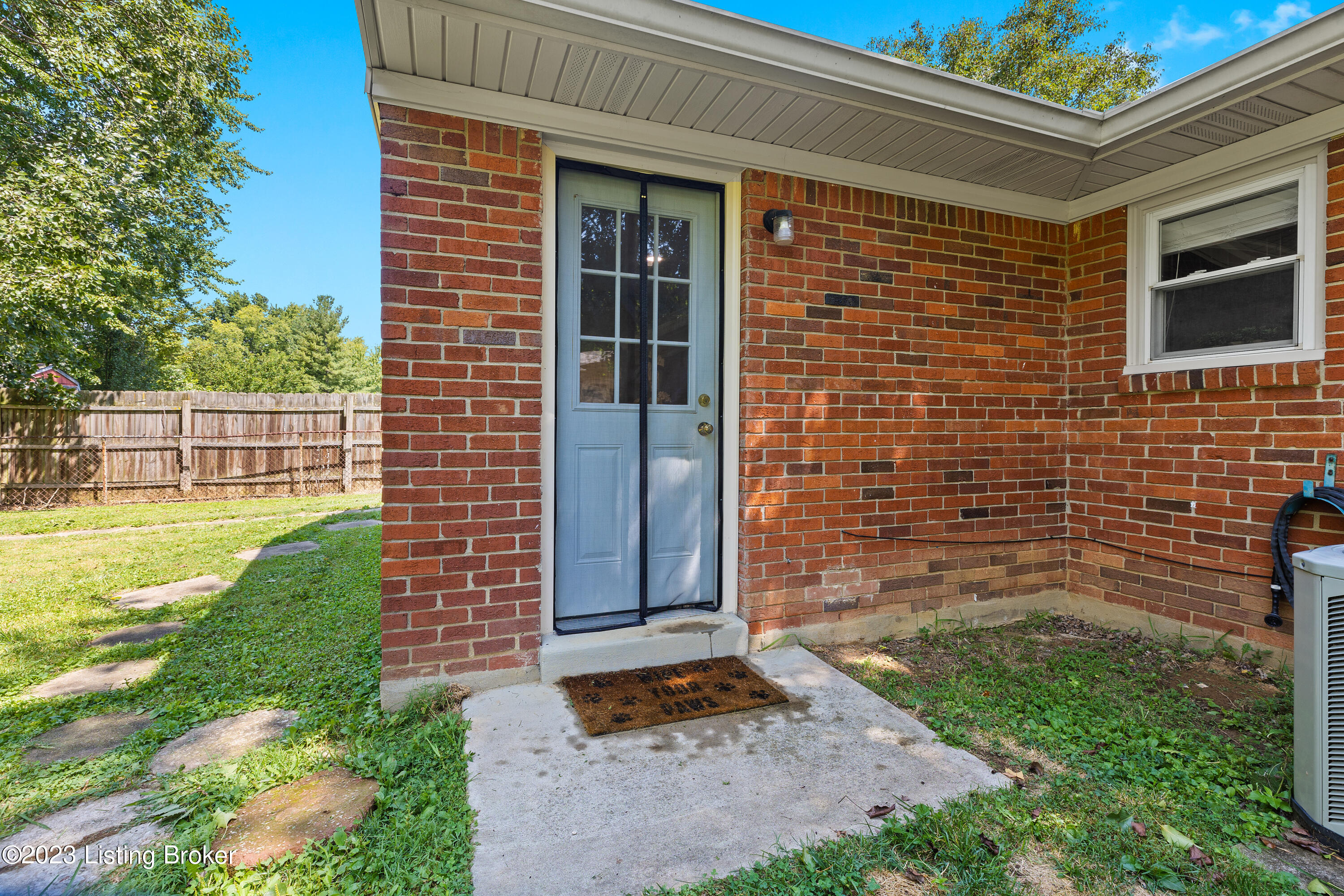 11004 Waycross Ave