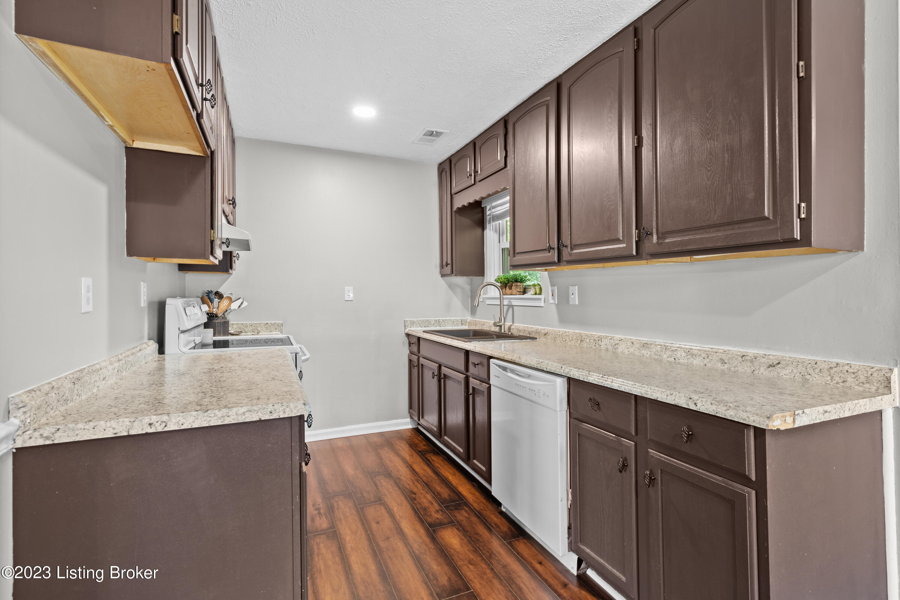11004 Waycross Ave