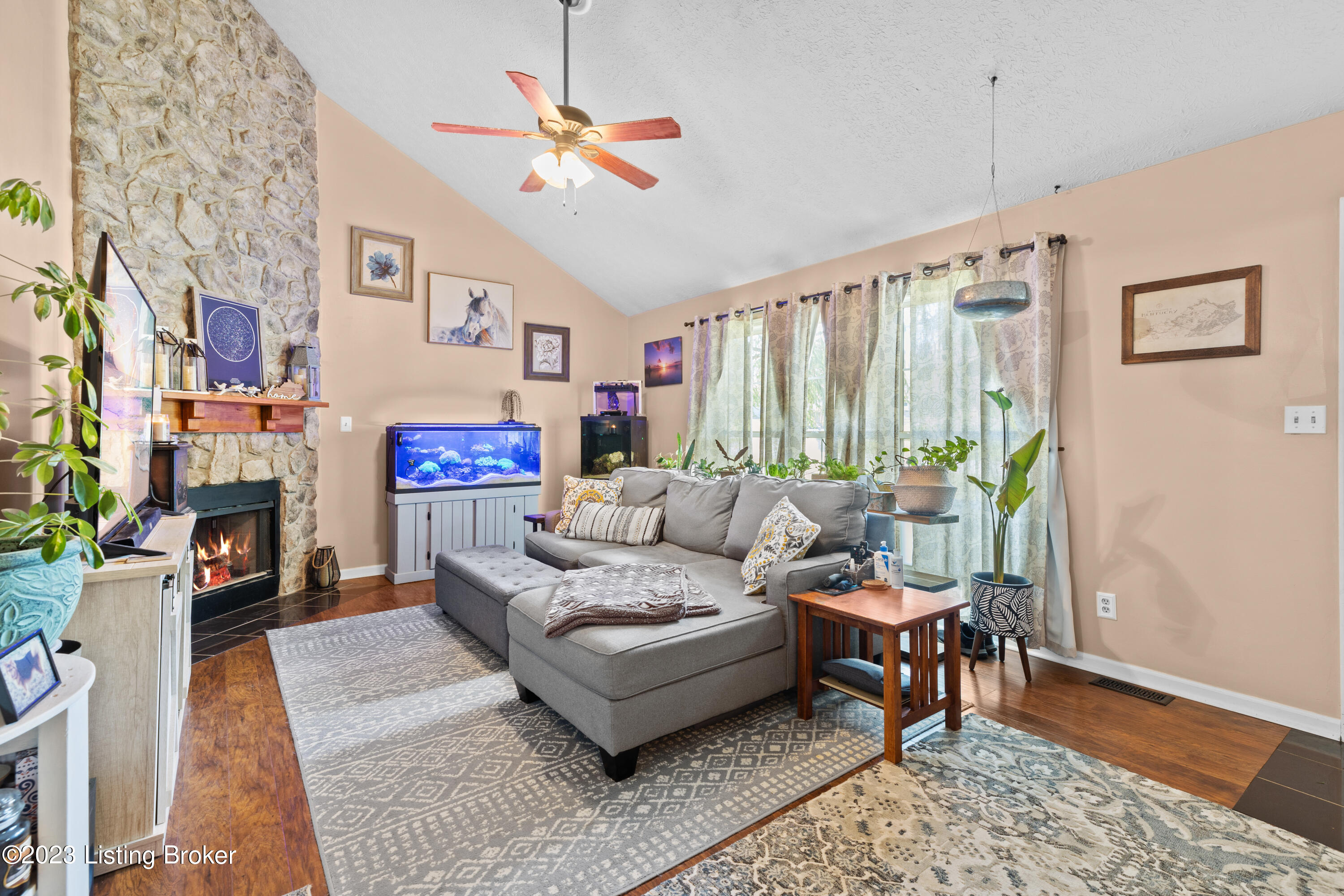 1201 Evergreen Way