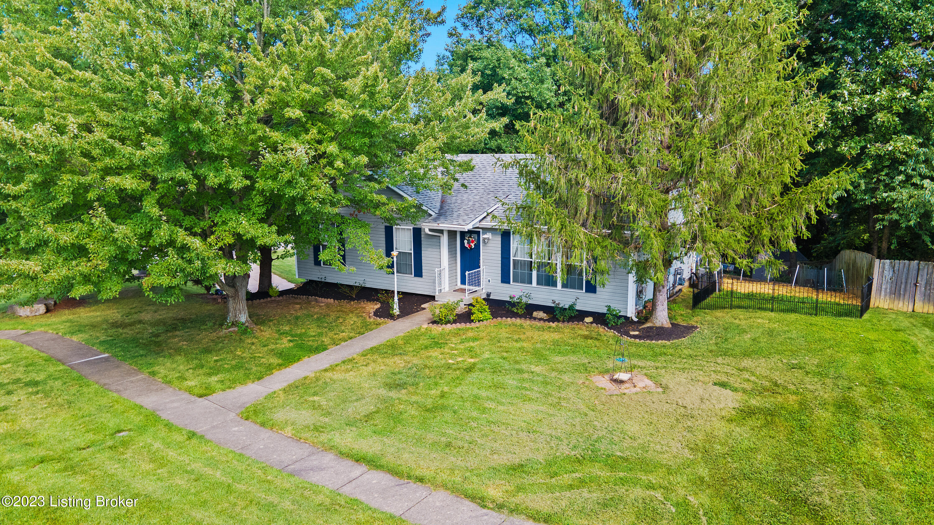 1201 Evergreen Way