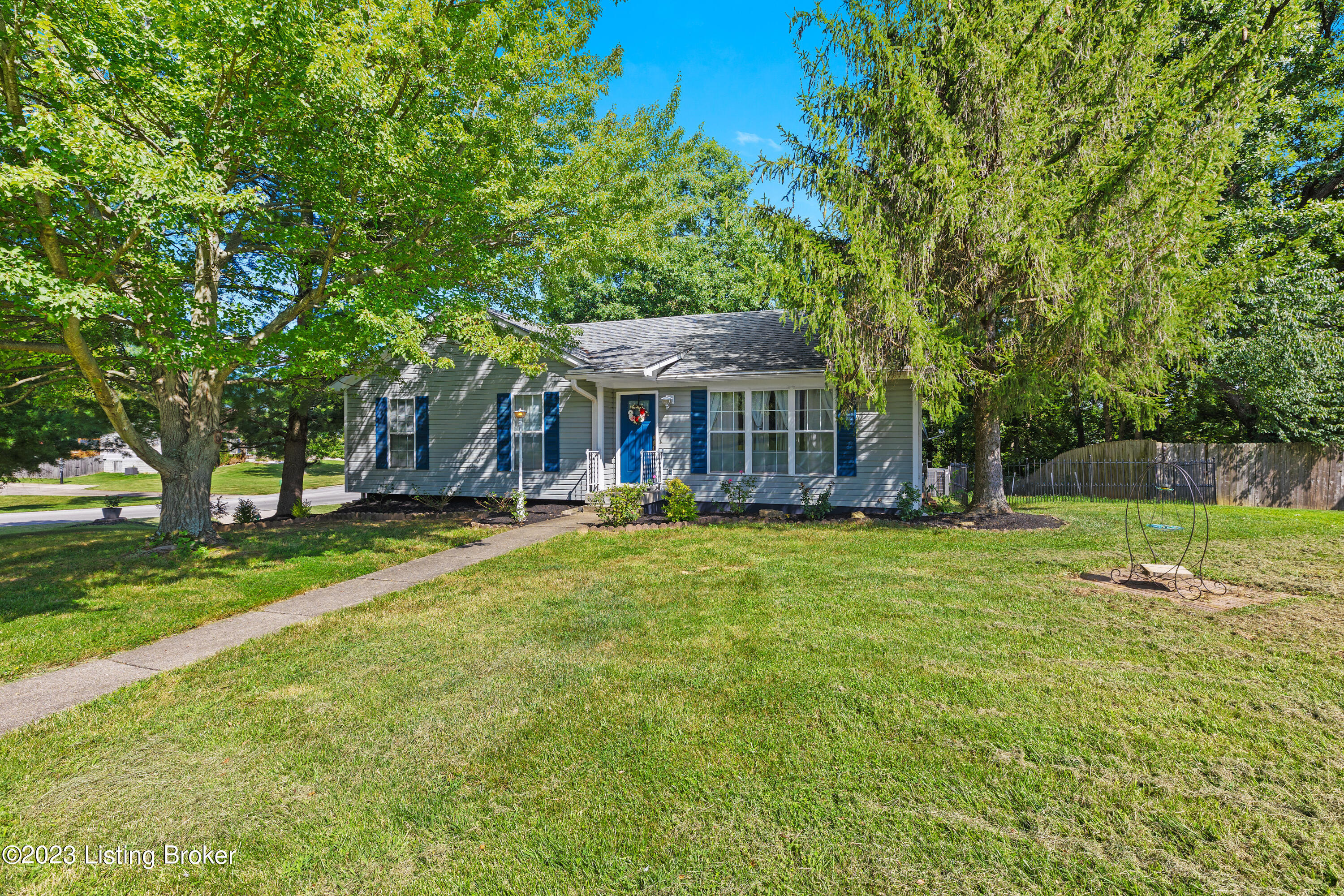 1201 Evergreen Way