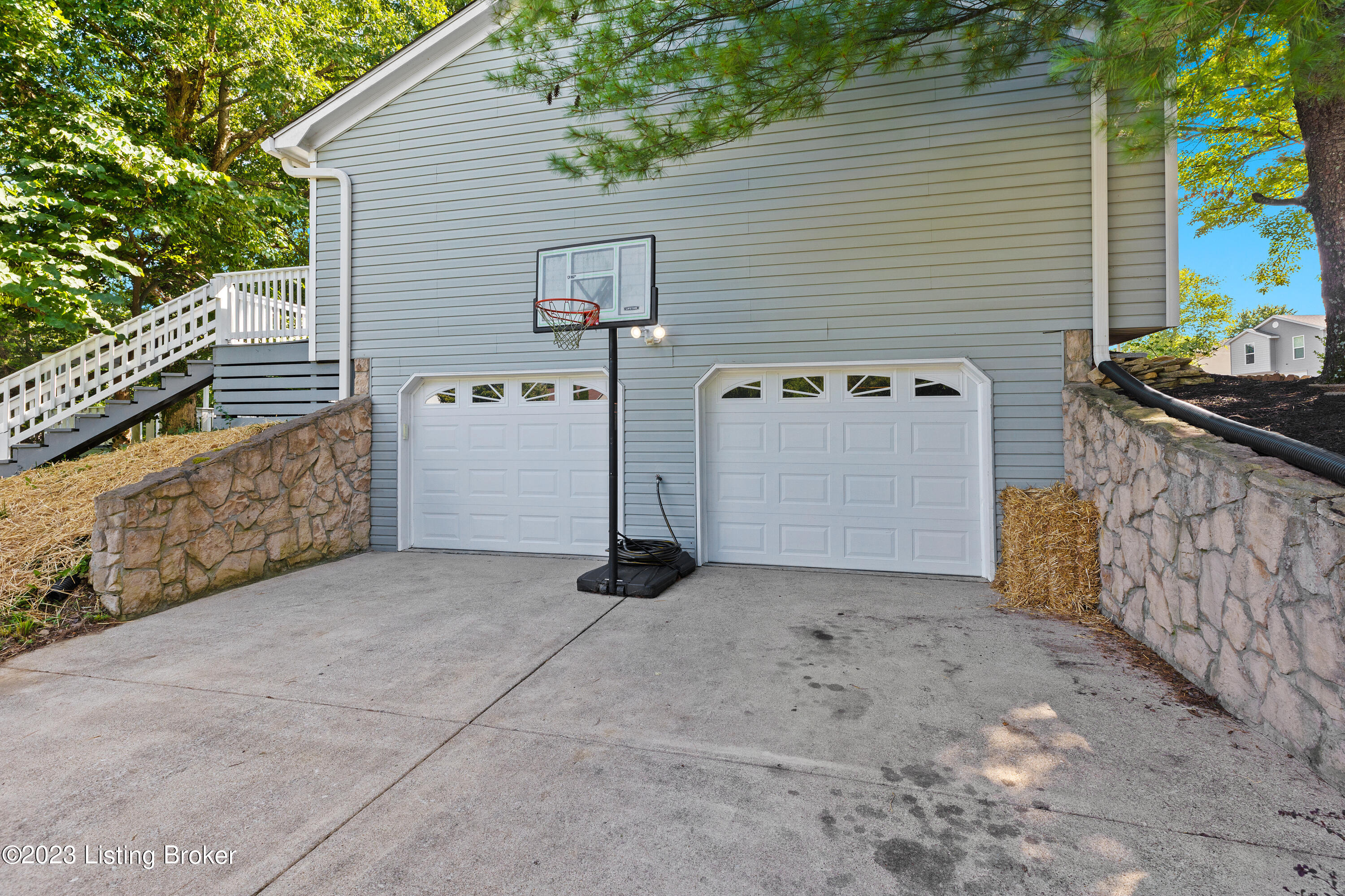 1201 Evergreen Way