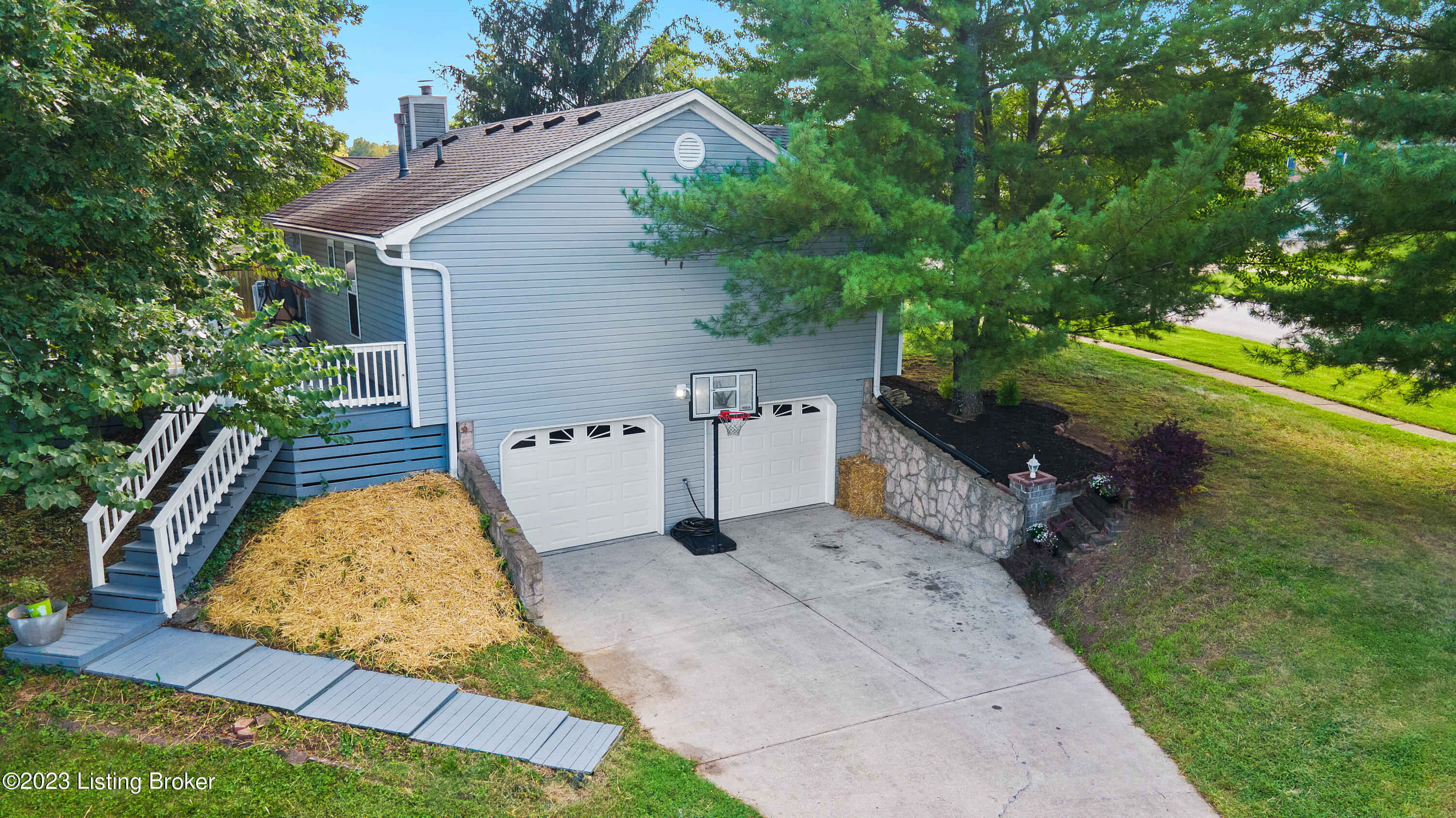 1201 Evergreen Way