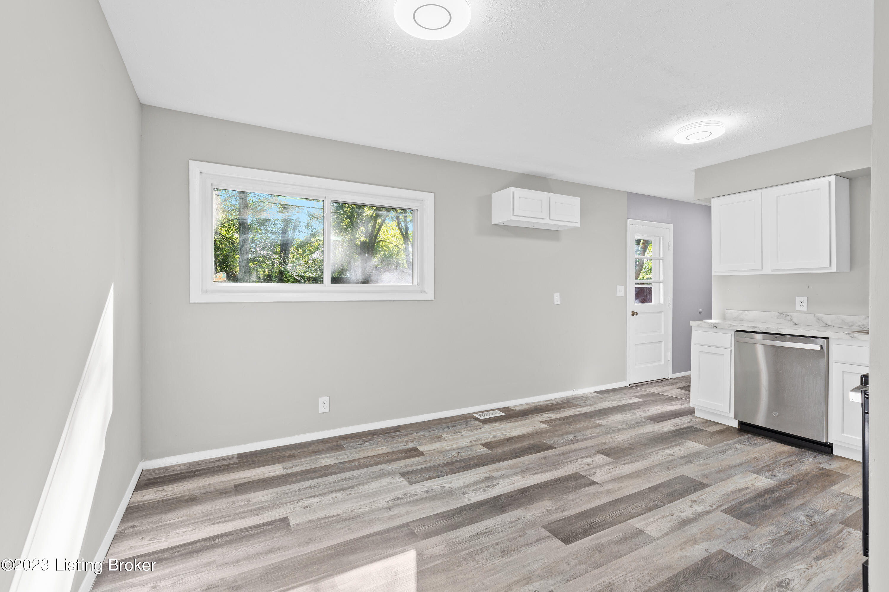 9819 E East Ave