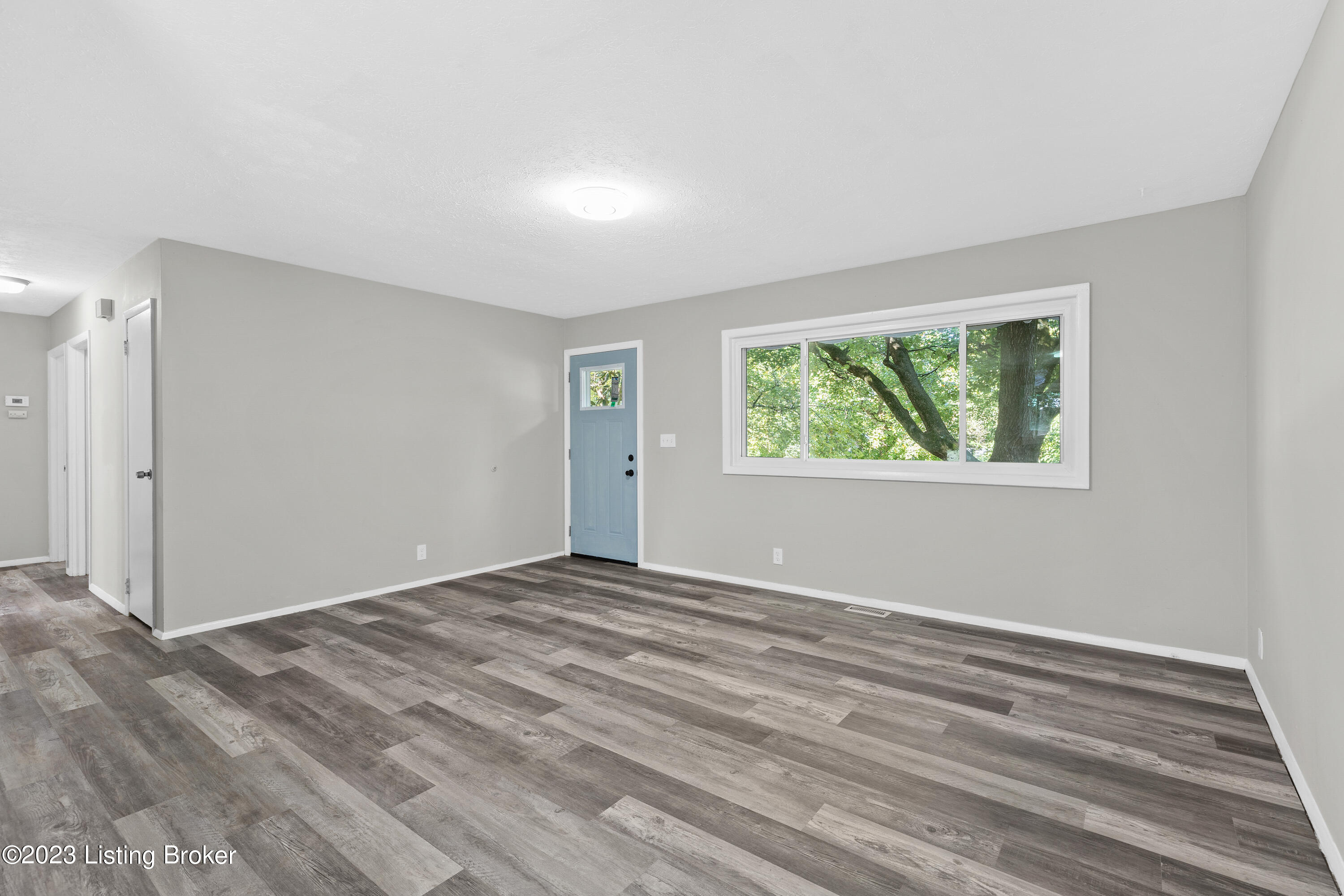 9819 E East Ave
