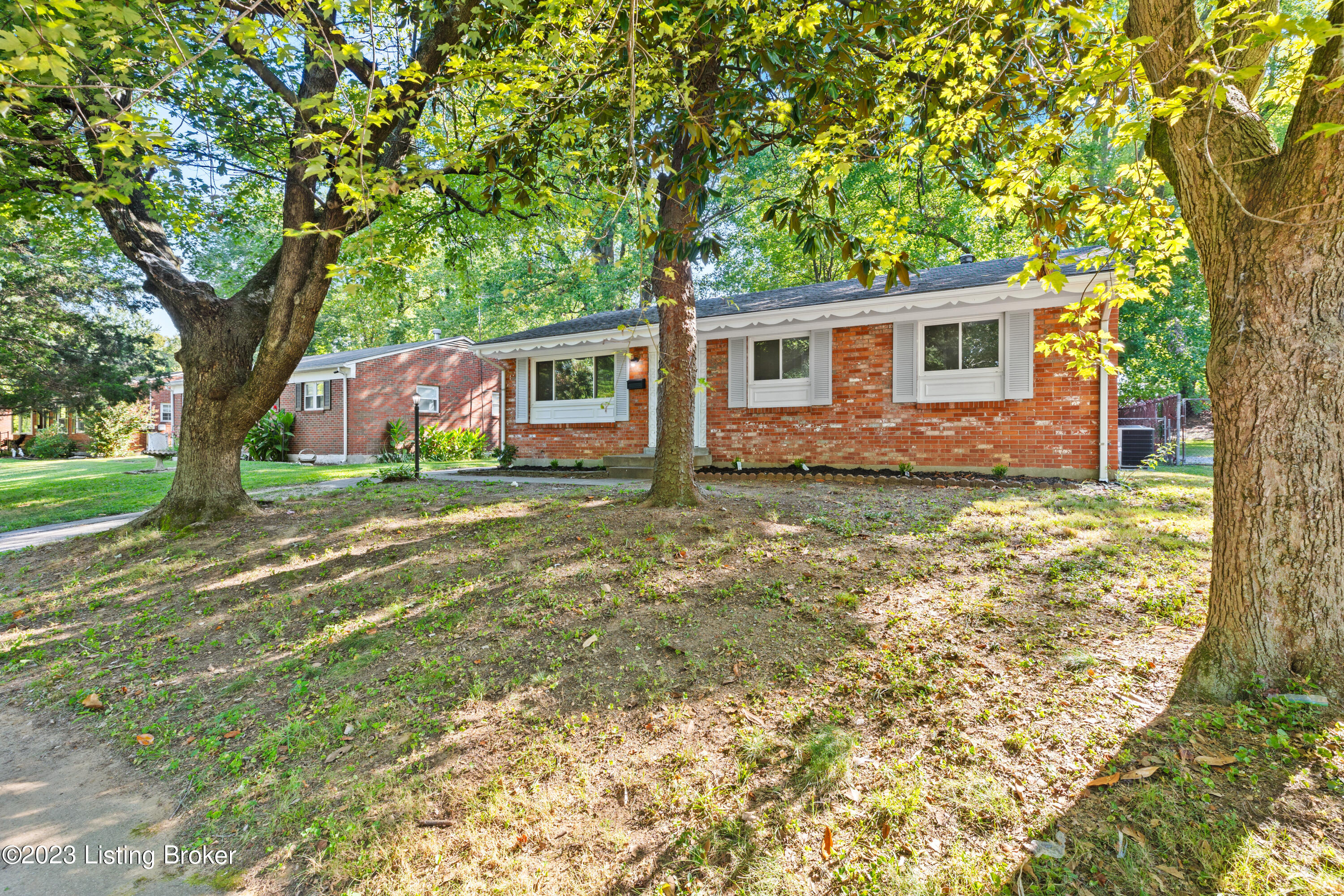 9819 E East Ave