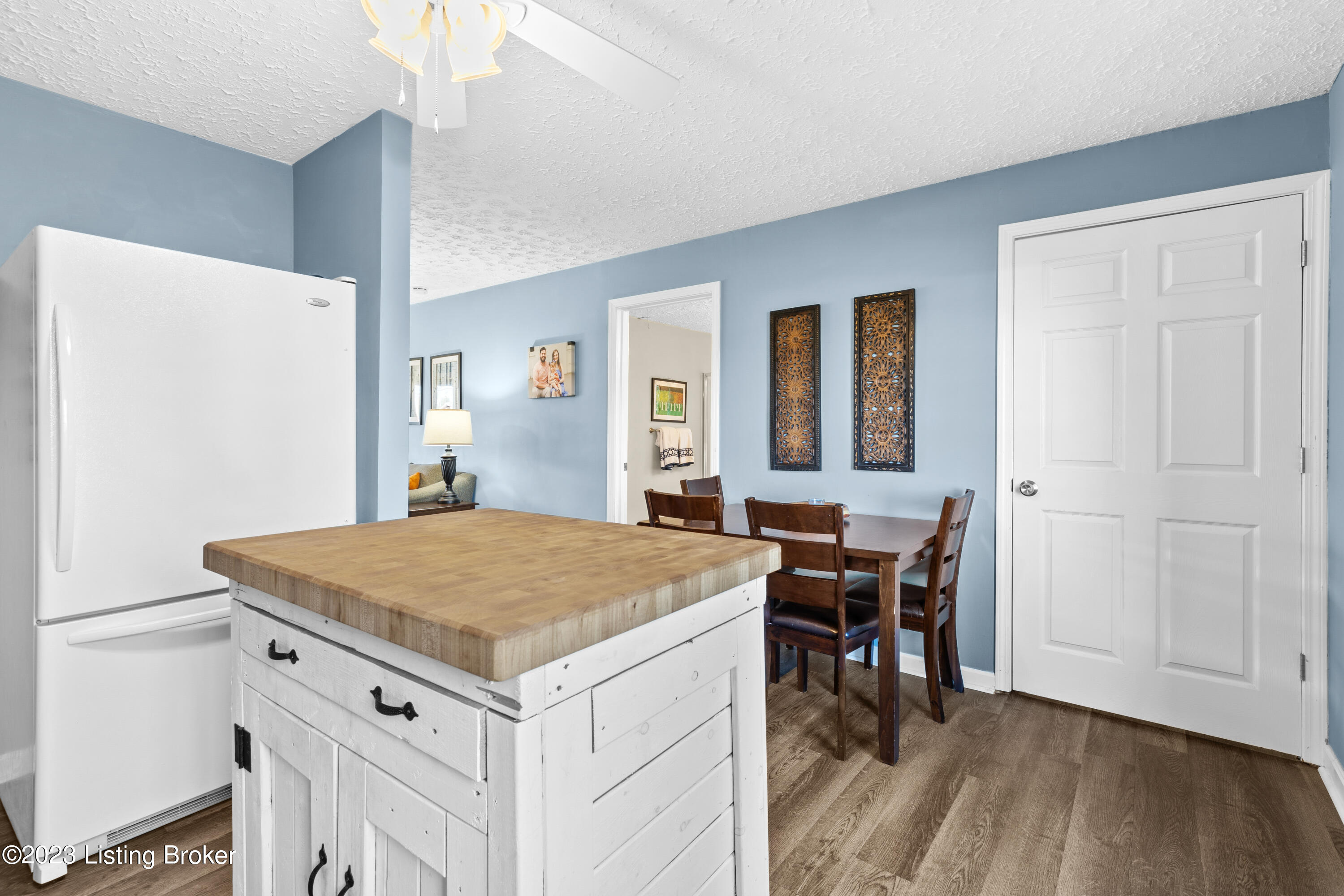 206 Meadowview Dr