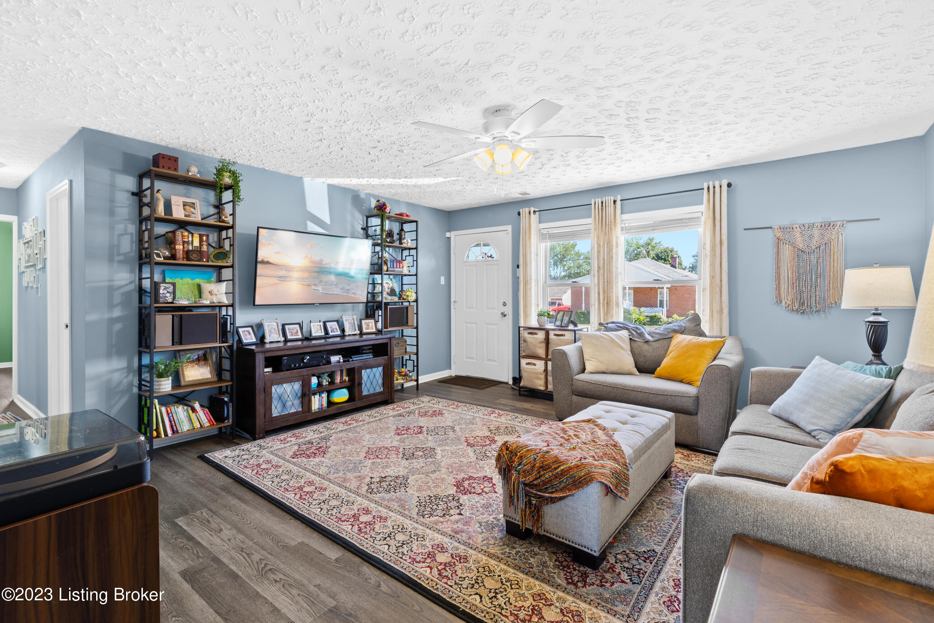 206 Meadowview Dr