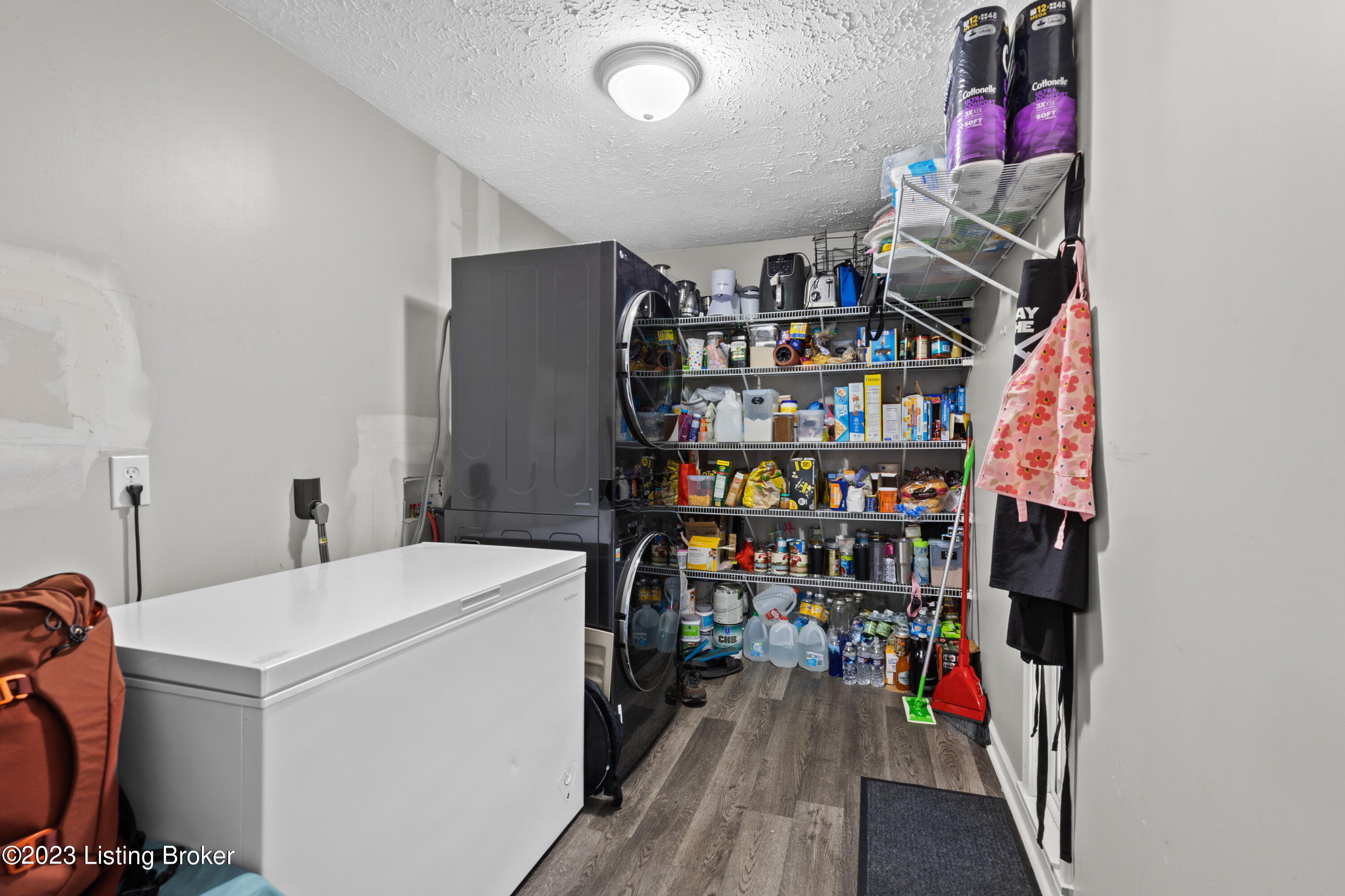 206 Meadowview Dr