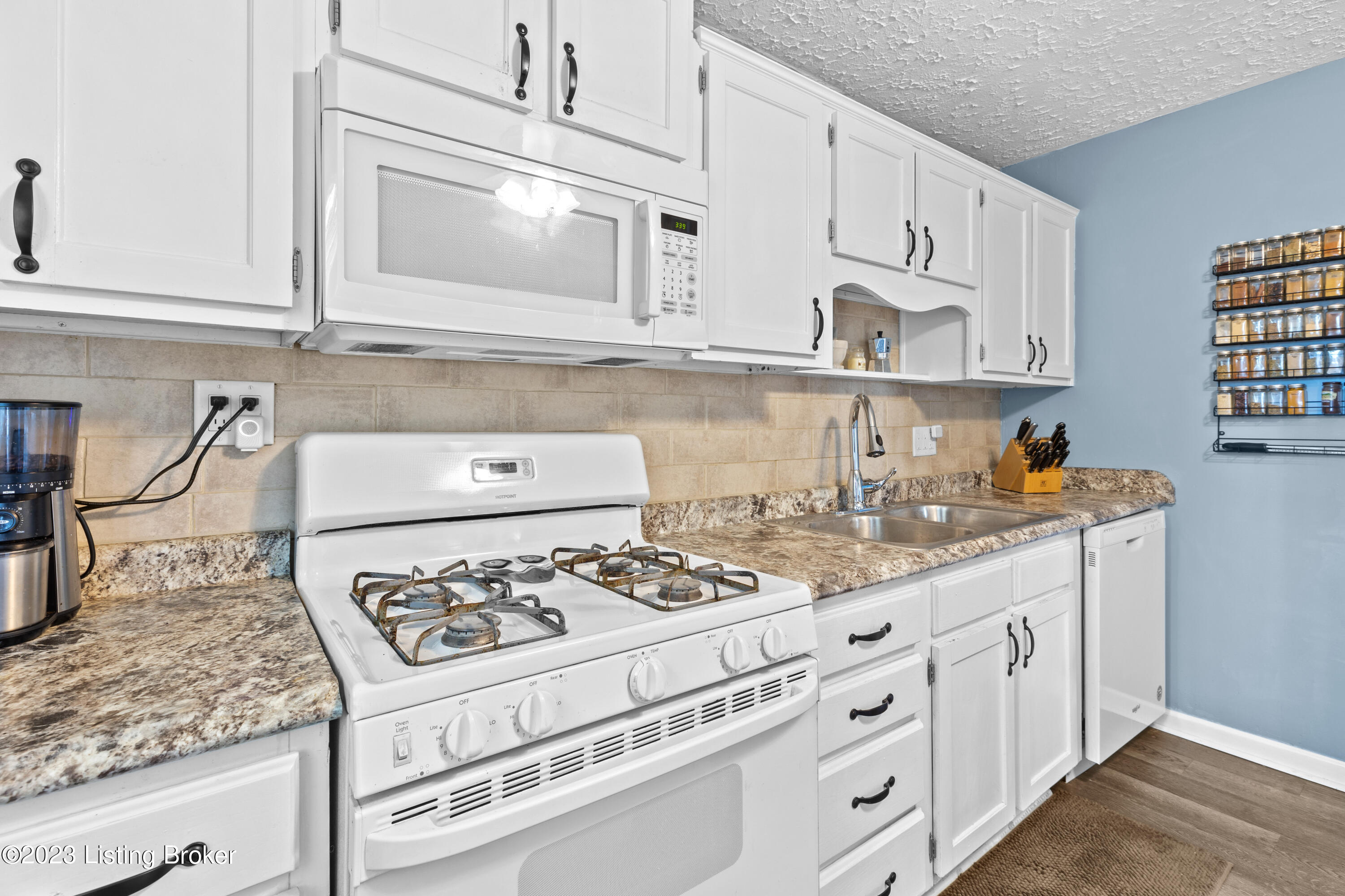 206 Meadowview Dr