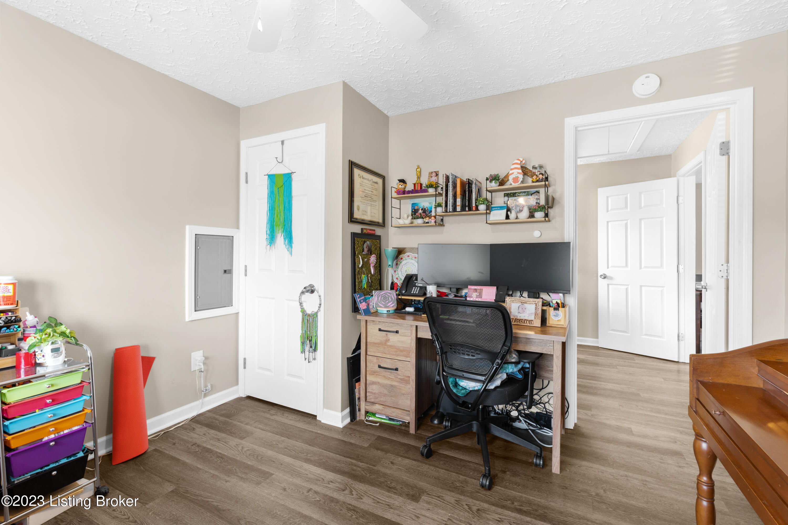 206 Meadowview Dr