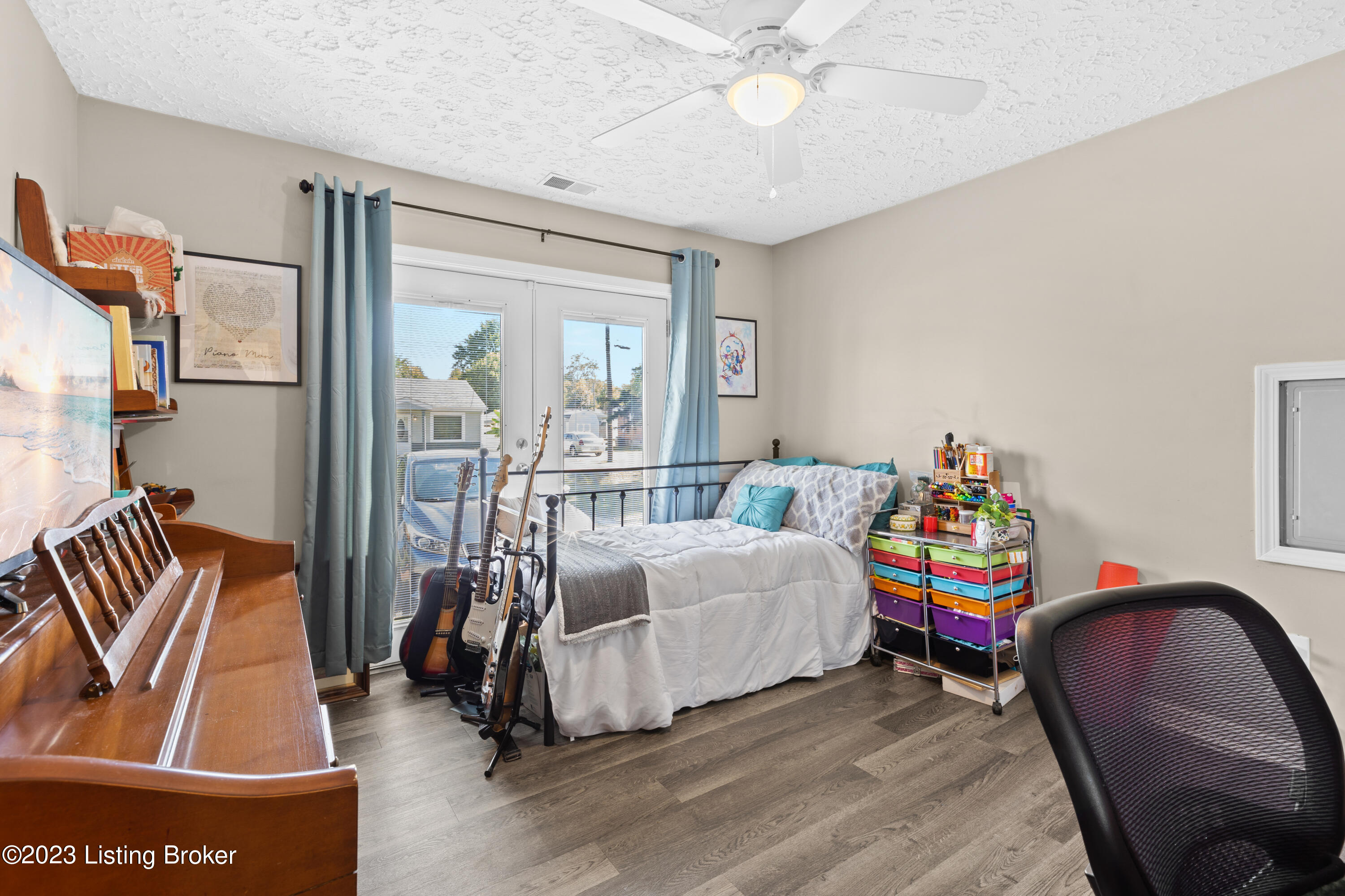 206 Meadowview Dr