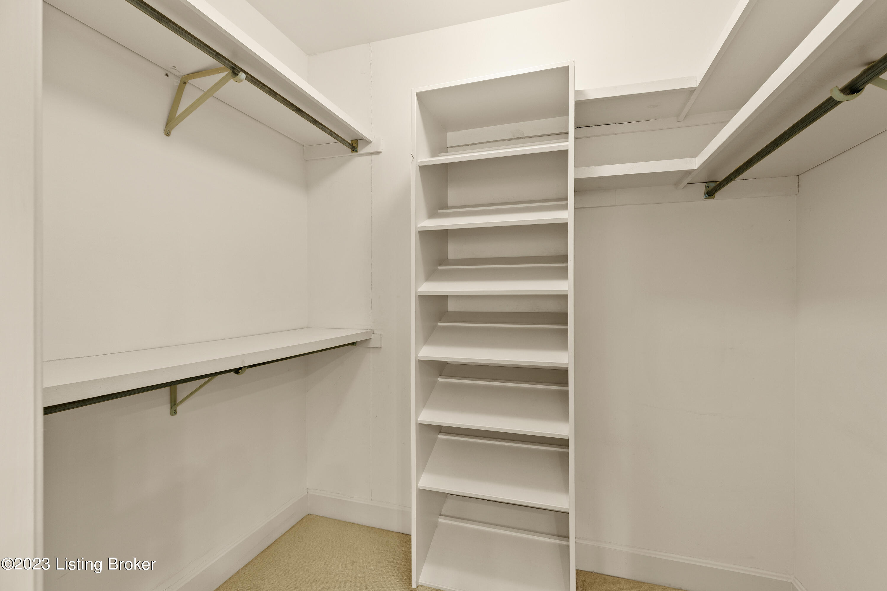 5601 Coach Gate Wynde, 6