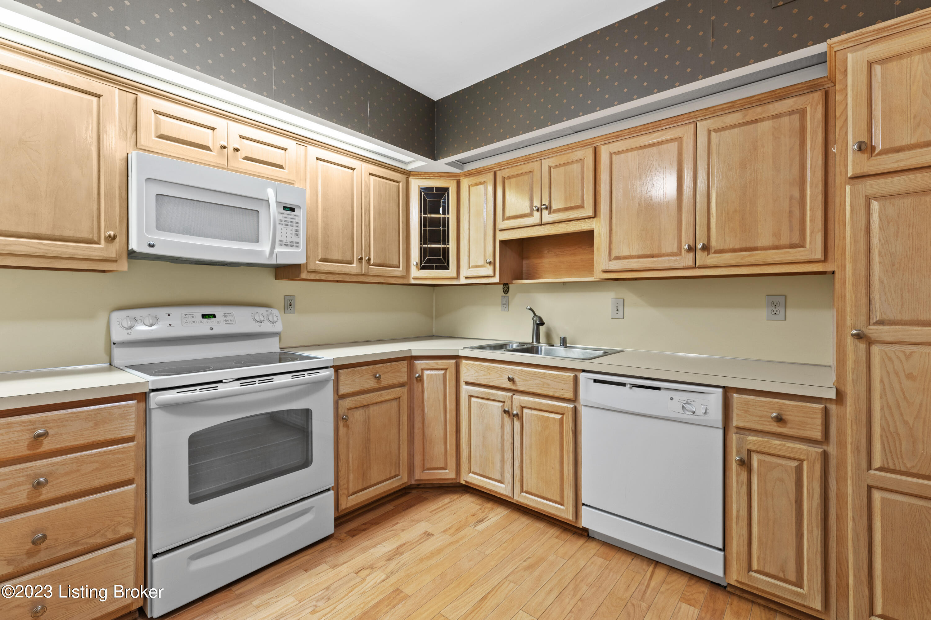 5601 Coach Gate Wynde, 6