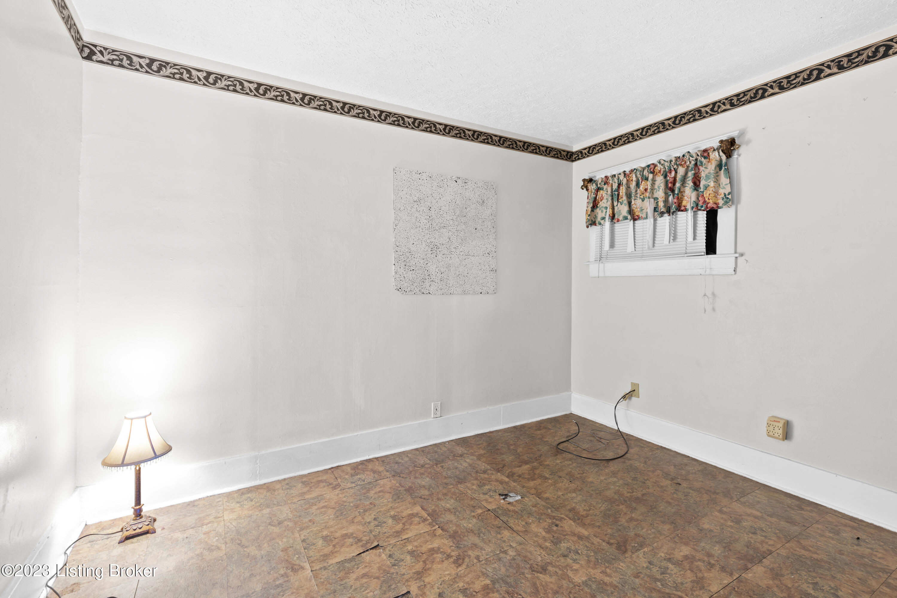 2313 W Lee St