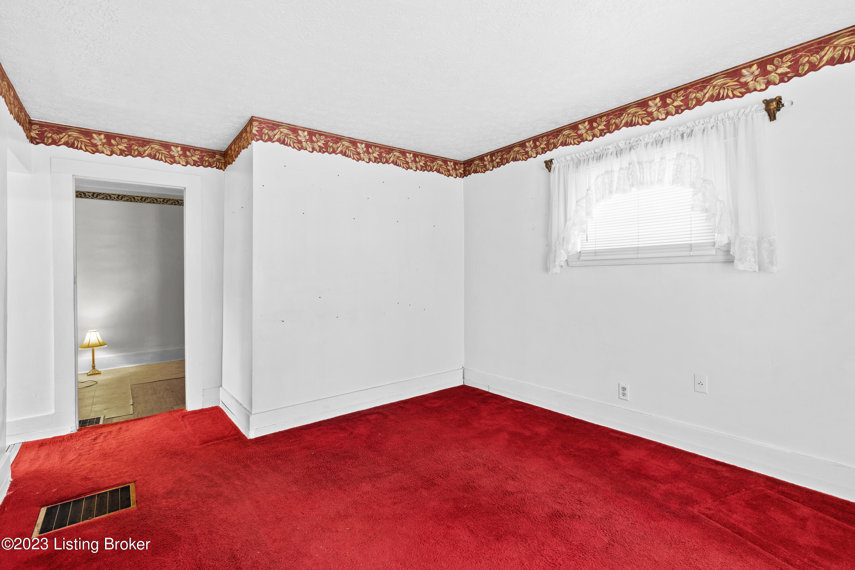 2313 W Lee St