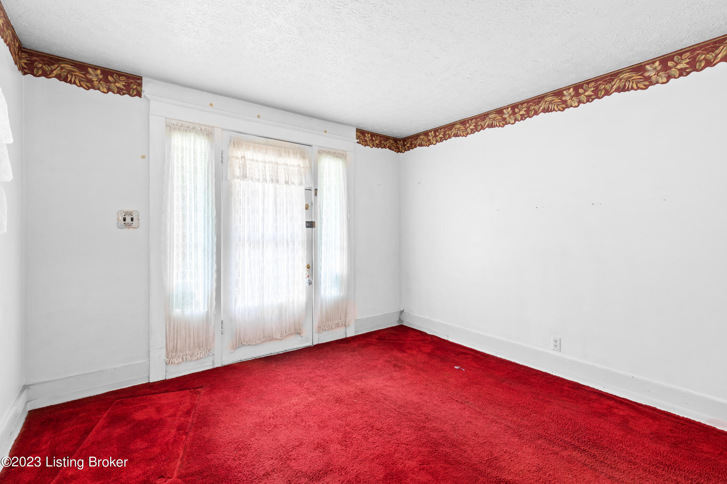 2313 W Lee St