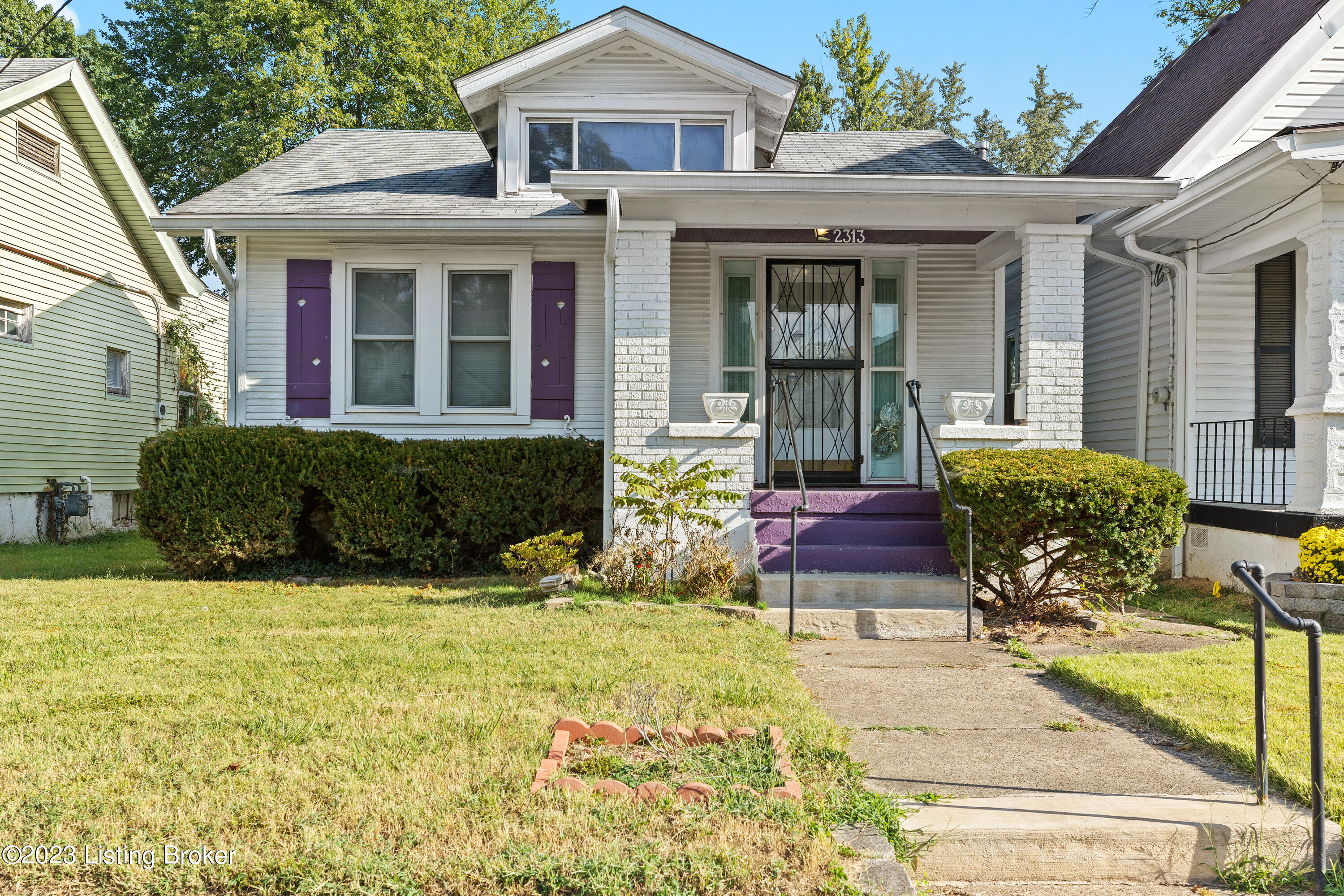 2313 W Lee St