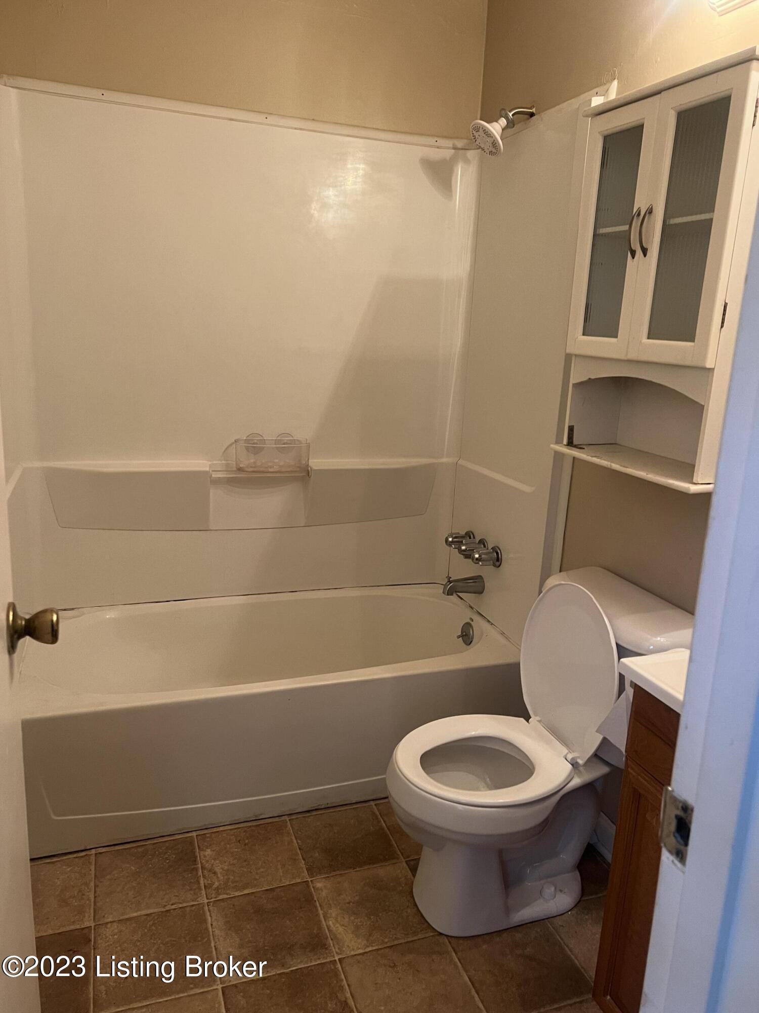 221 Broadland Ct