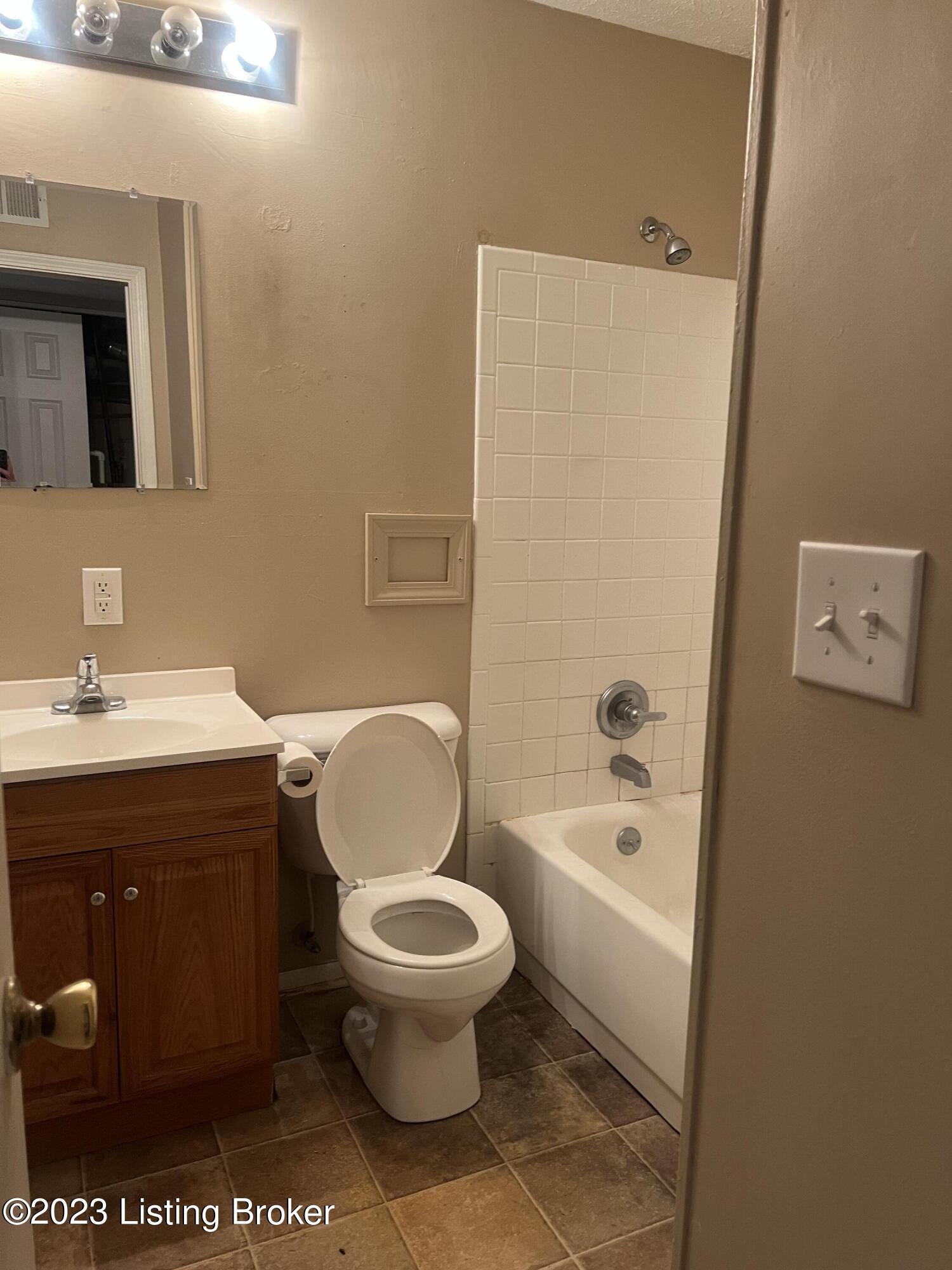 221 Broadland Ct