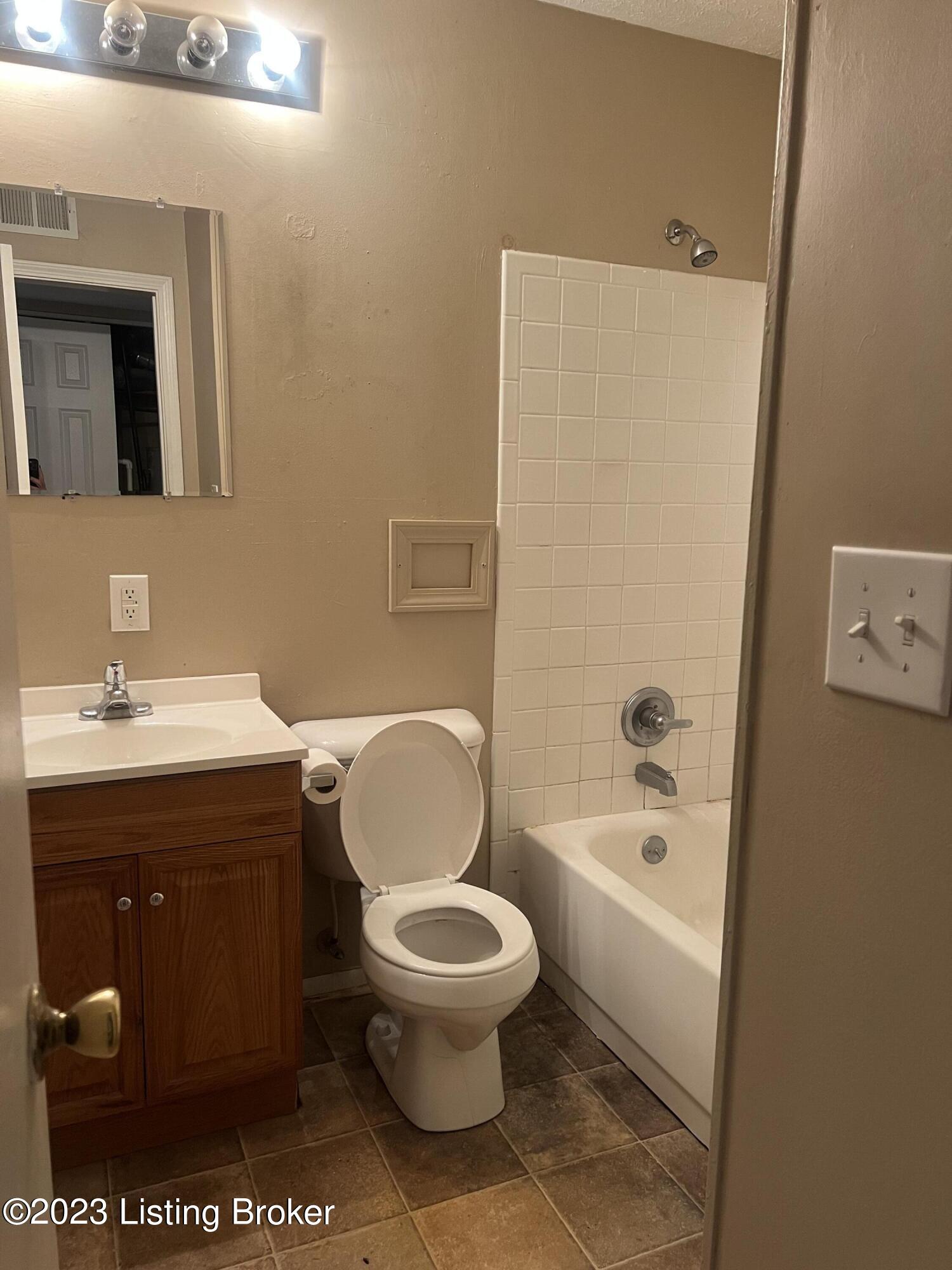 221 Broadland Ct