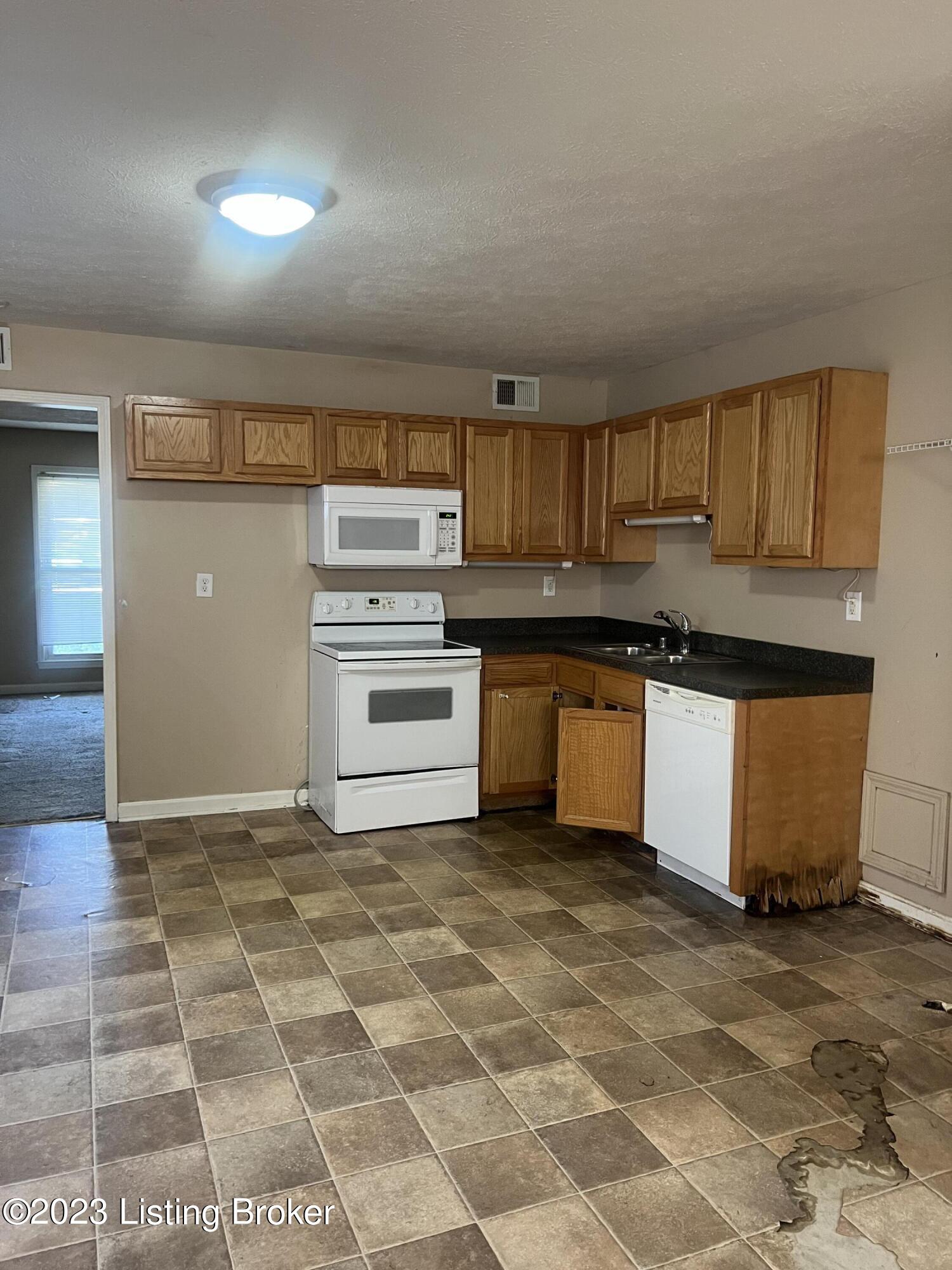 221 Broadland Ct
