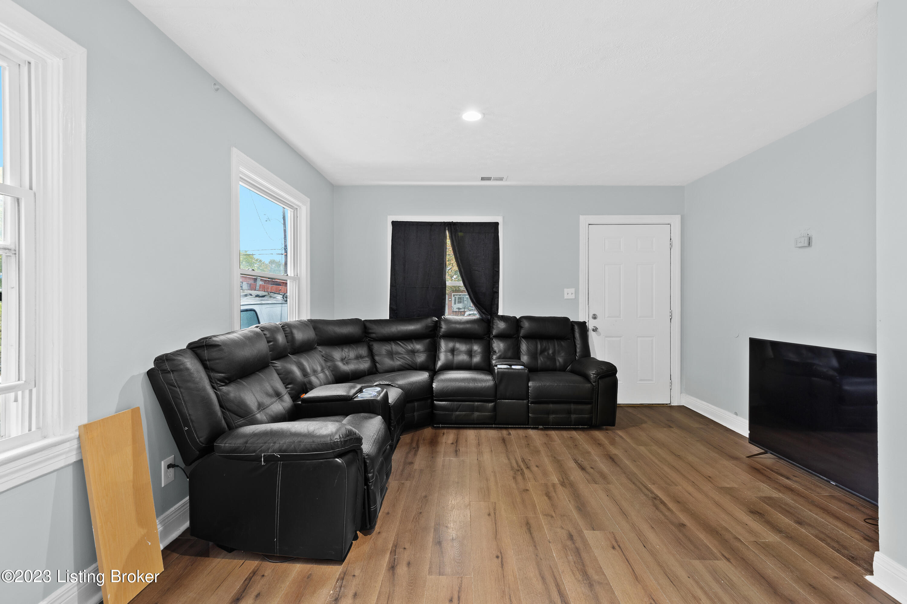 832 Camden Ave