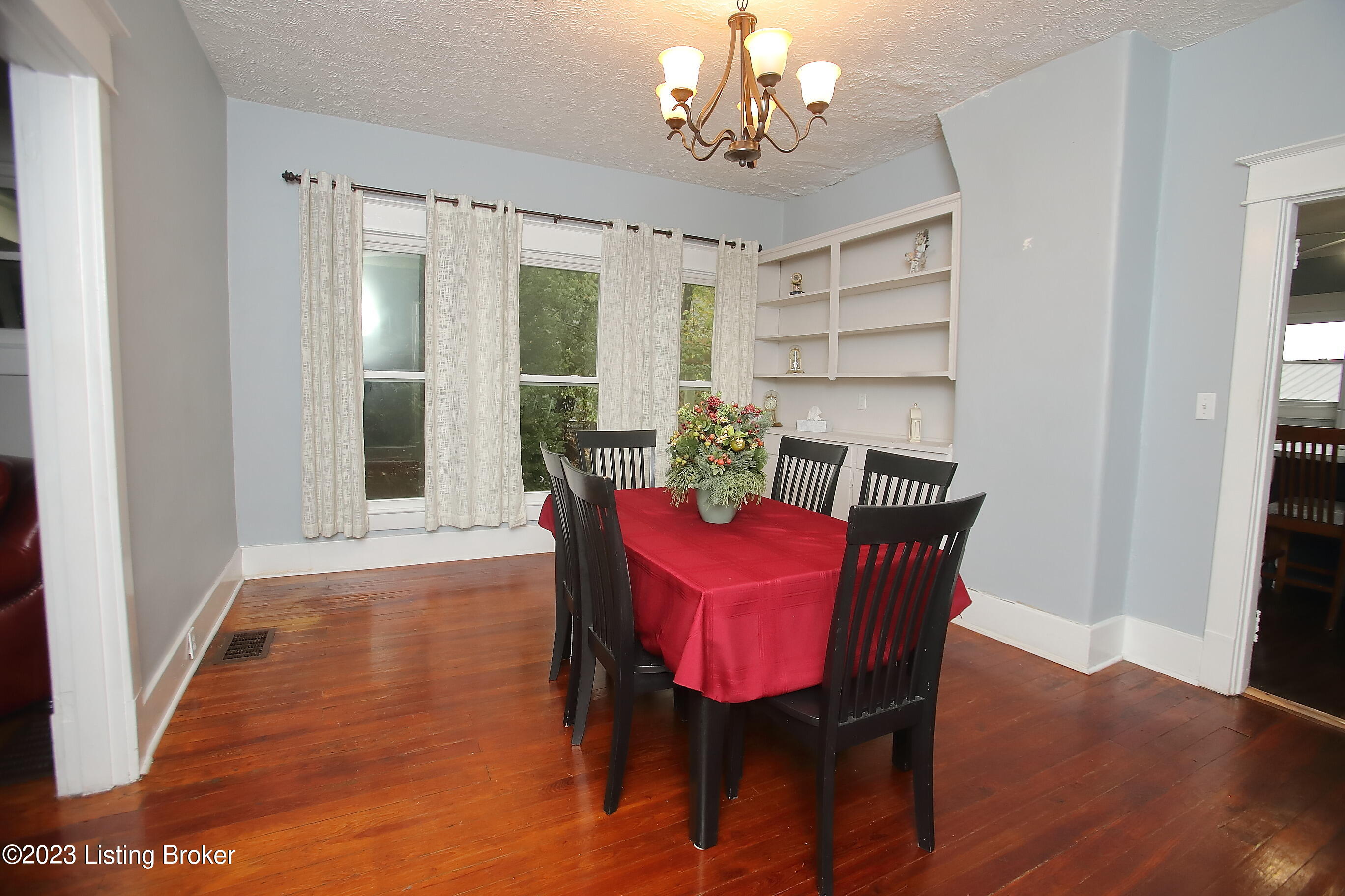 1720 Lakeside Dr
