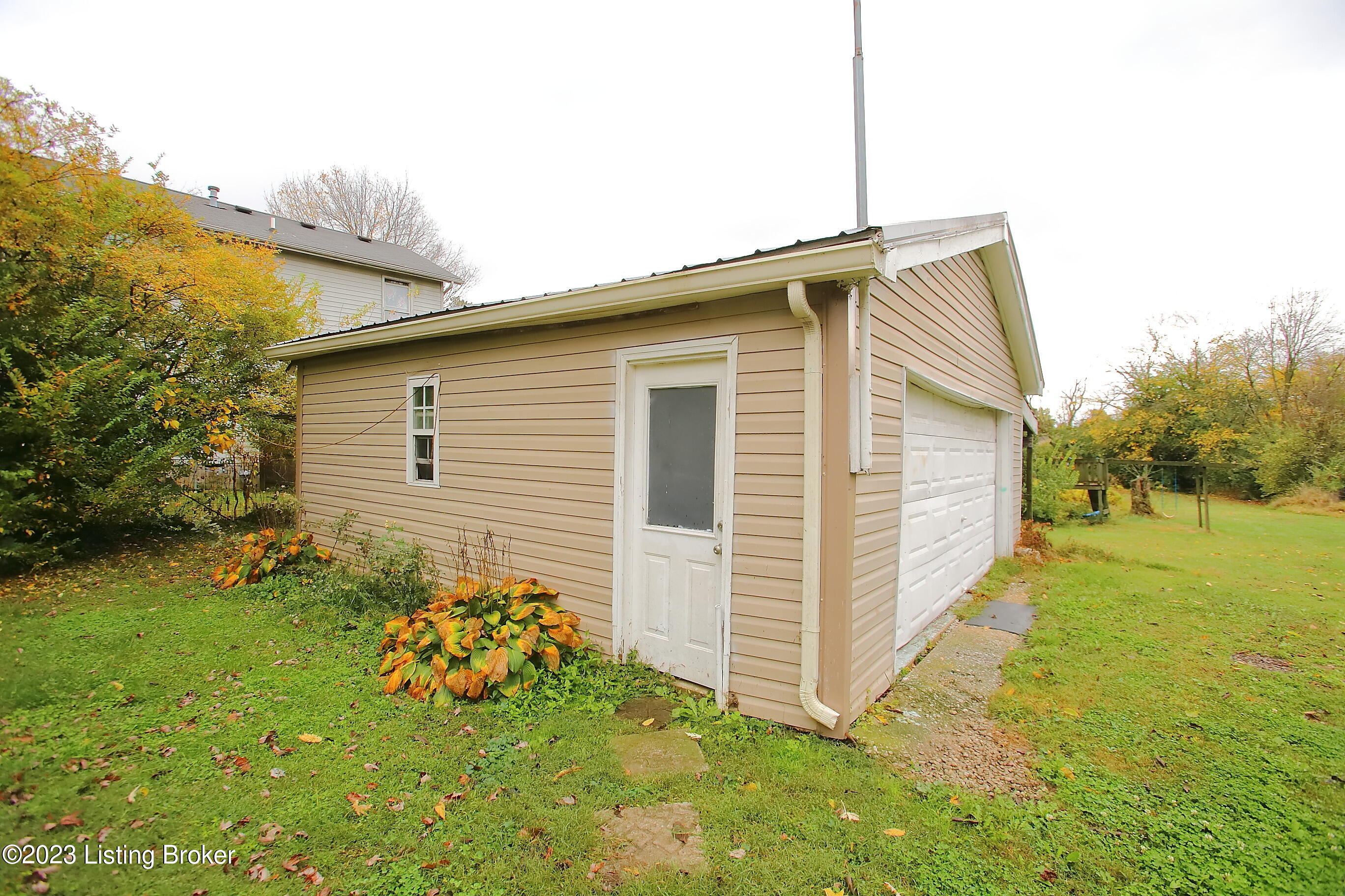 1720 Lakeside Dr
