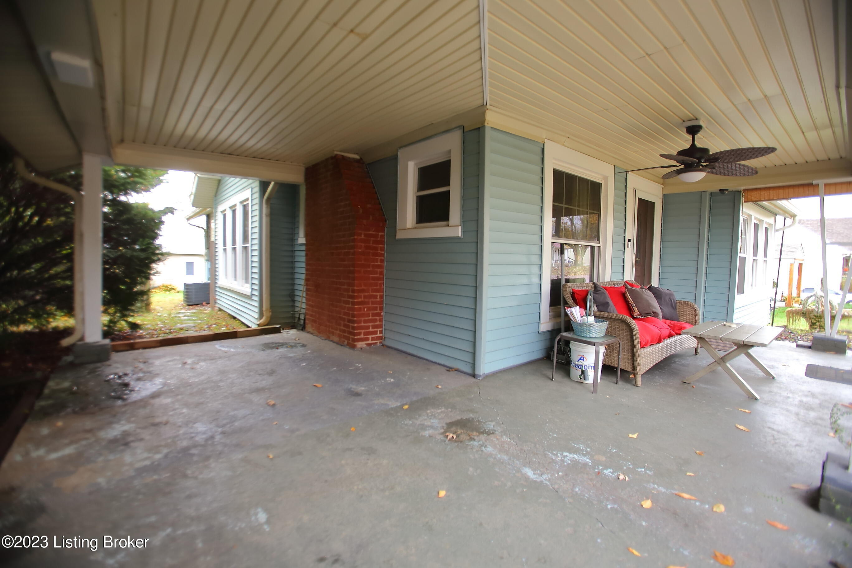 1720 Lakeside Dr