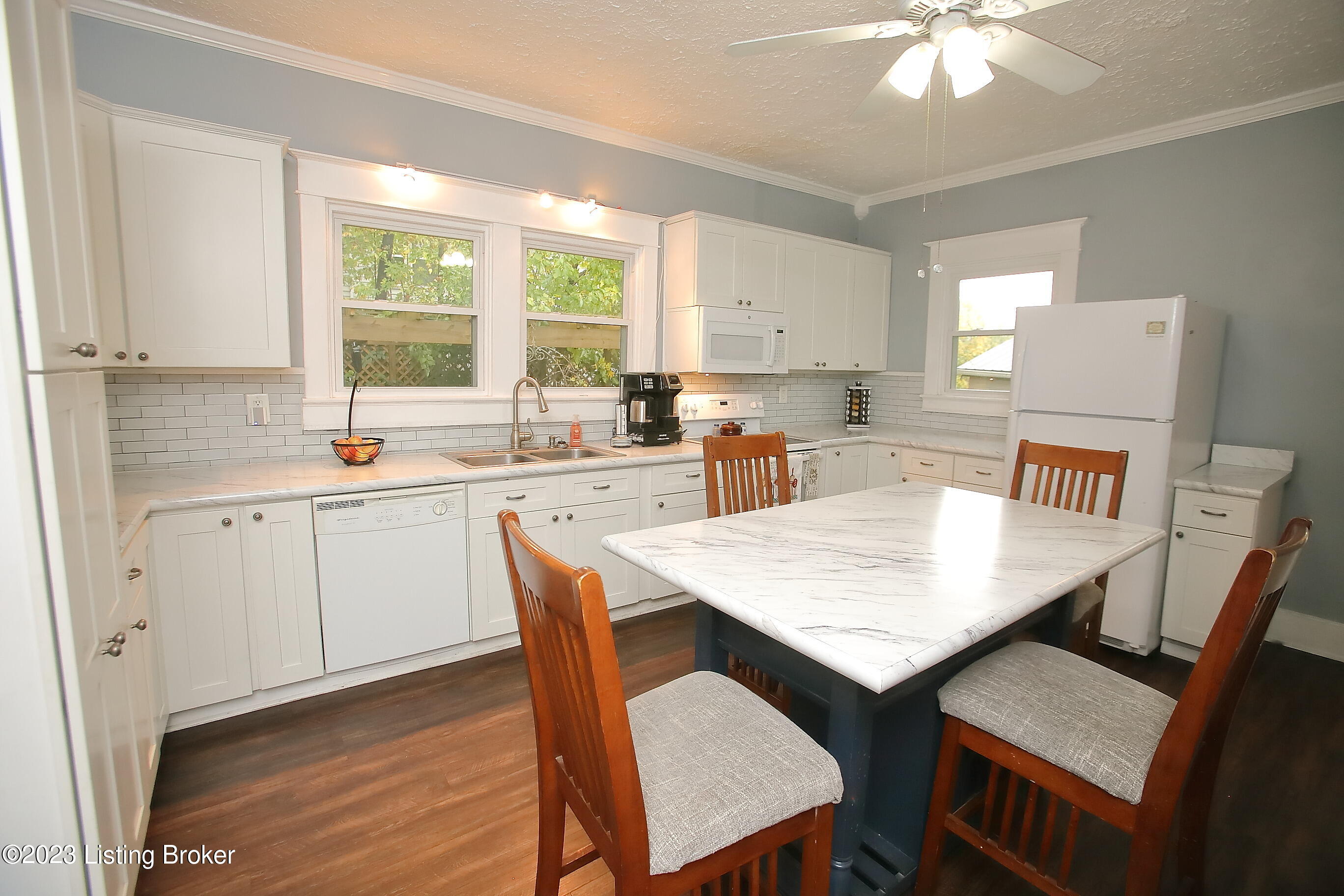1720 Lakeside Dr