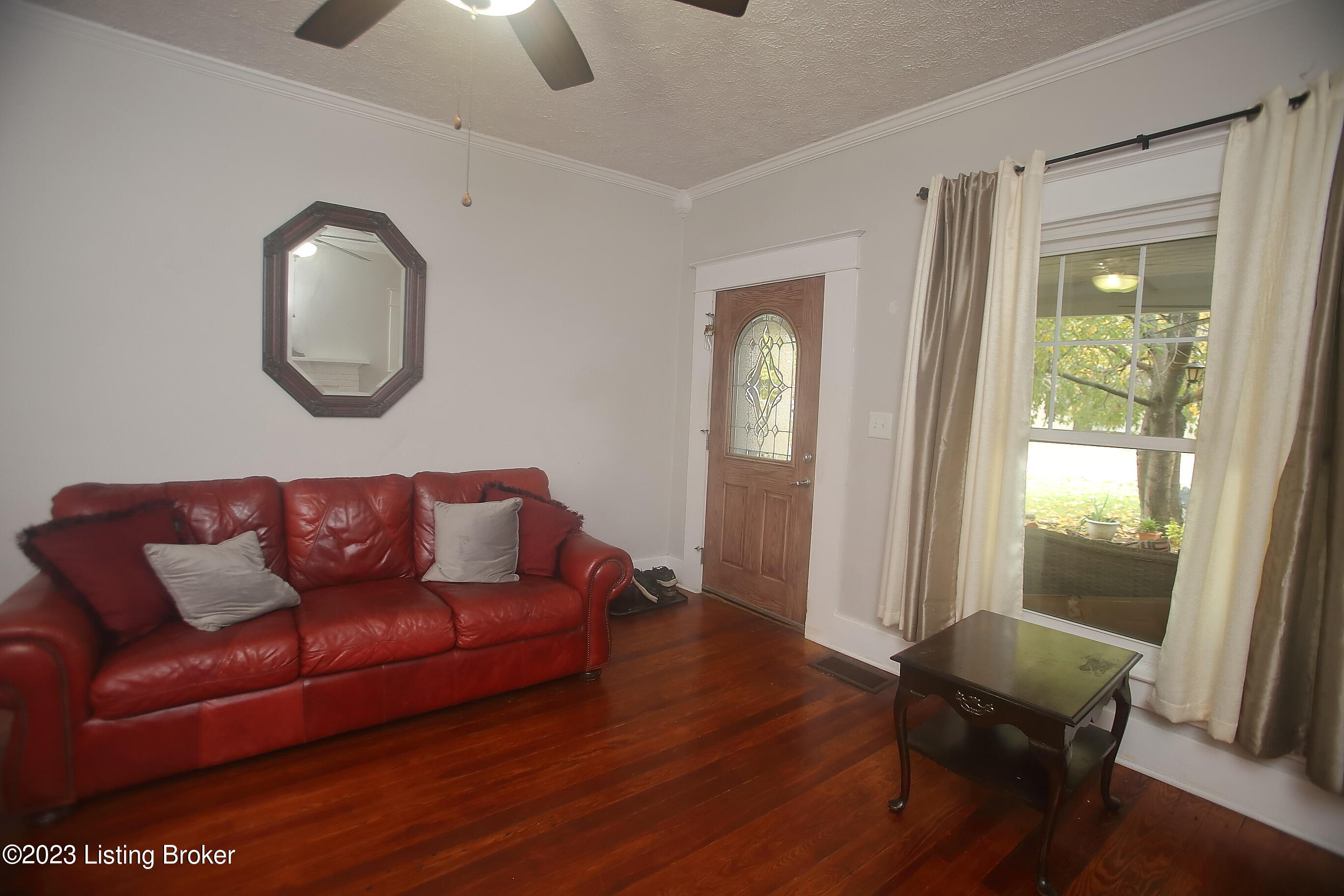 1720 Lakeside Dr