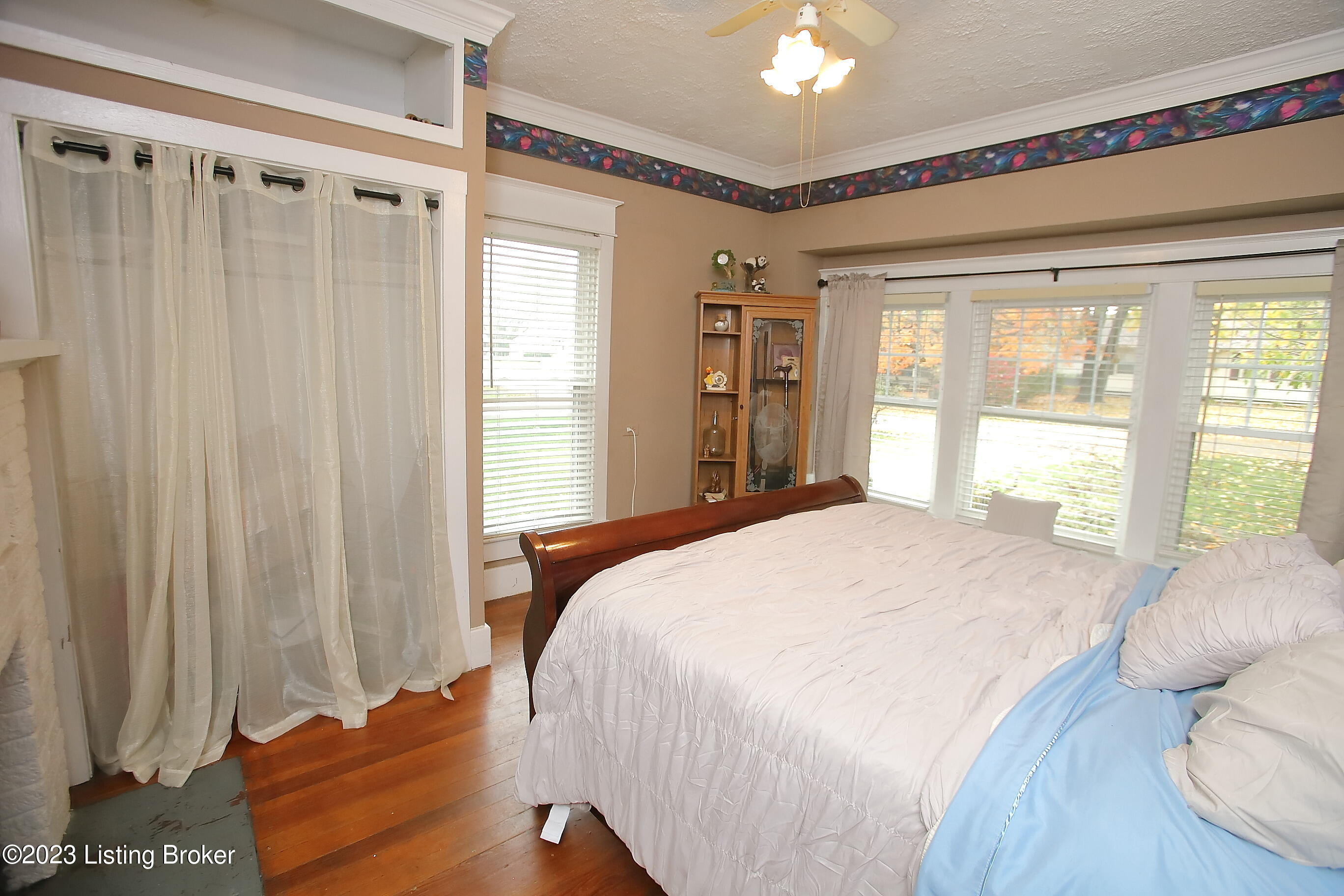 1720 Lakeside Dr