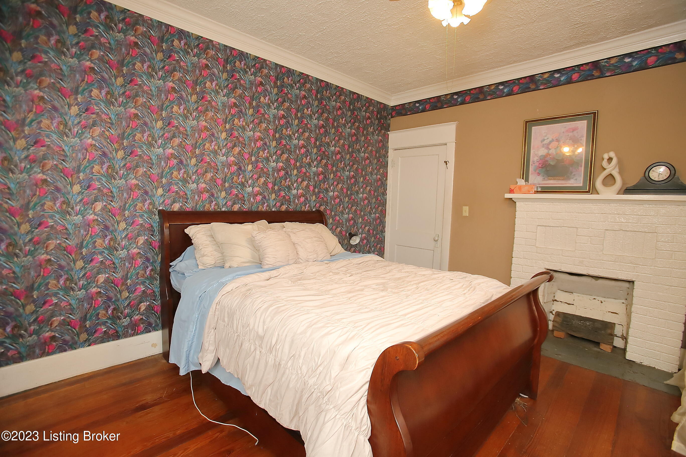 1720 Lakeside Dr