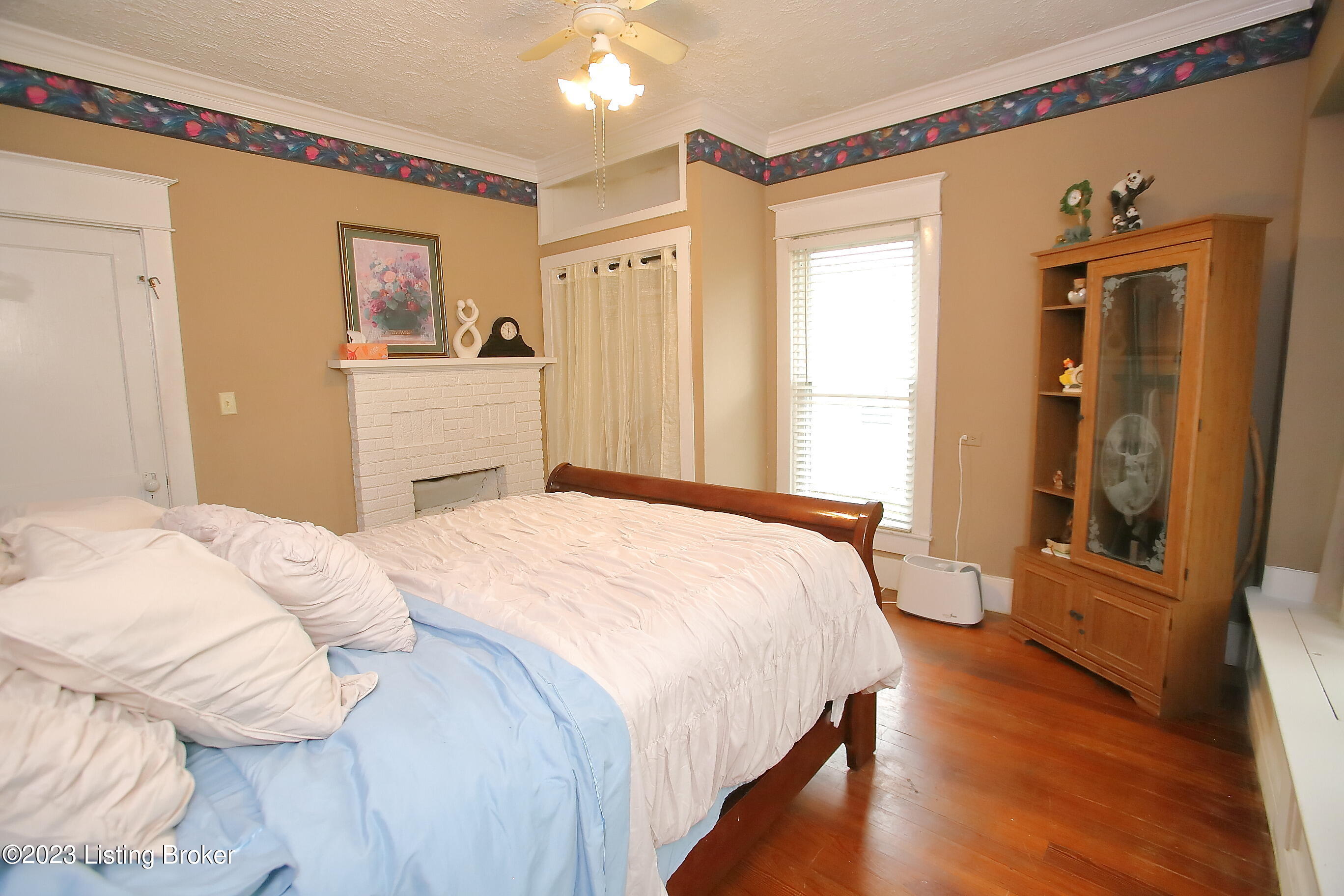 1720 Lakeside Dr