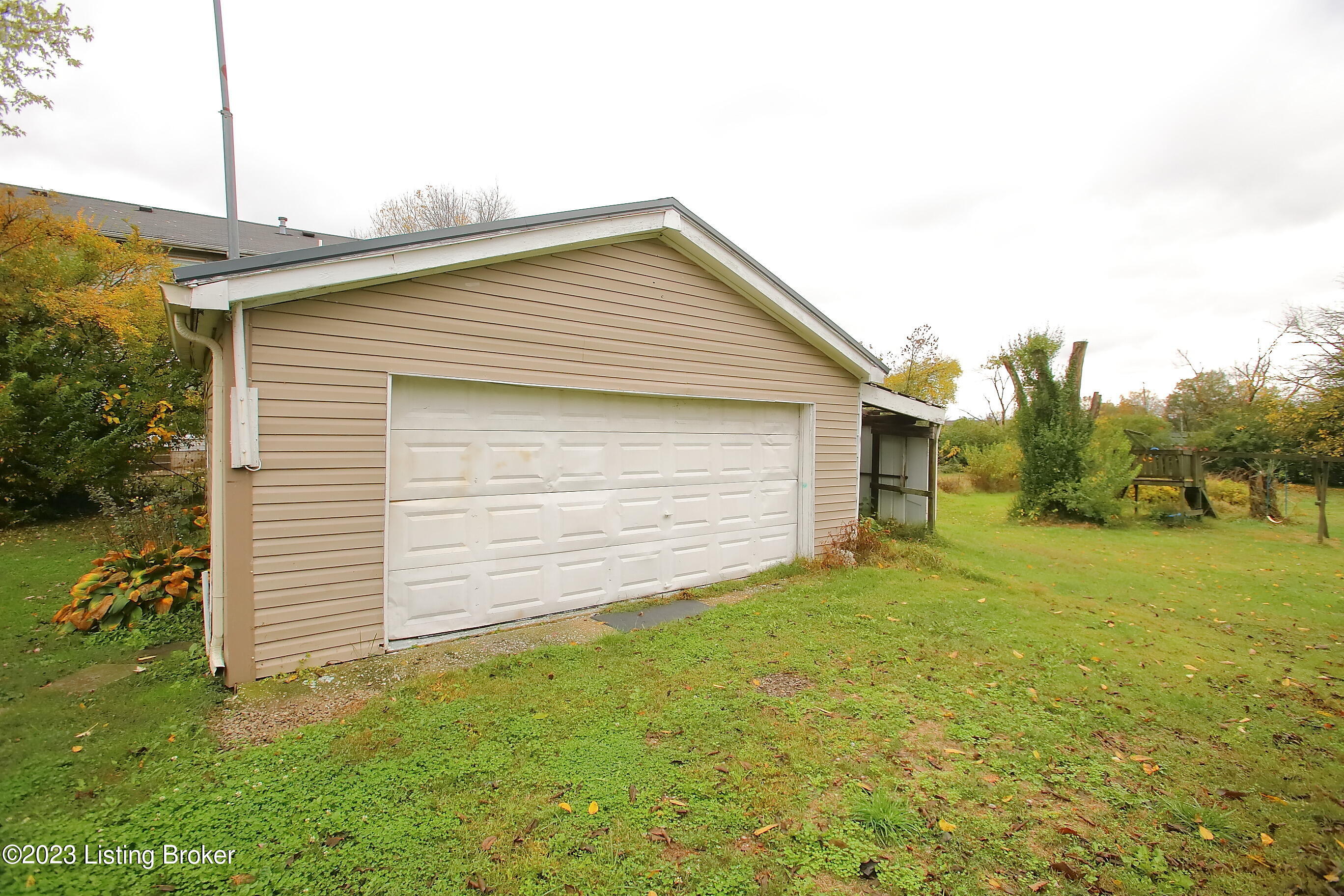 1720 Lakeside Dr
