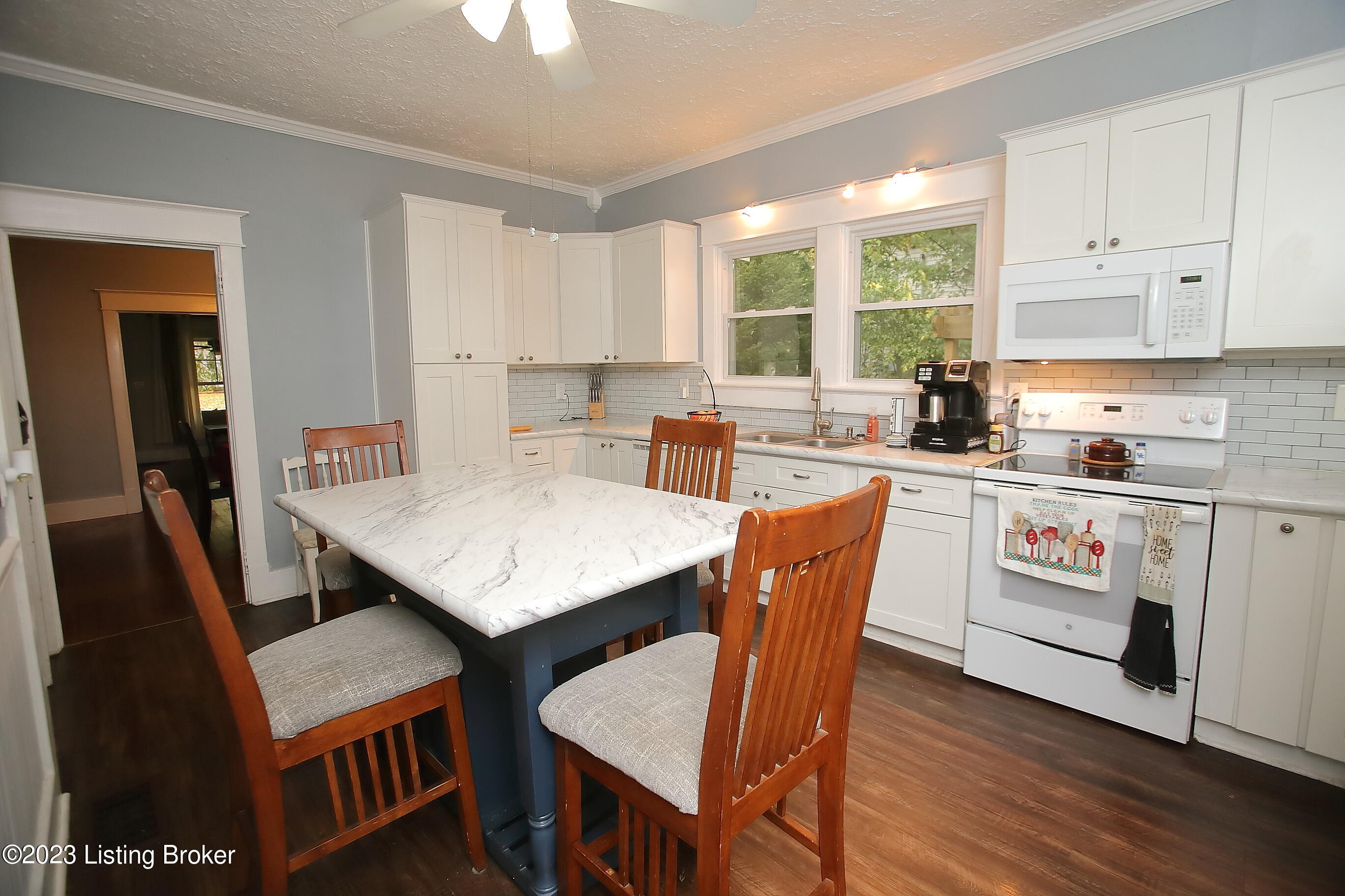 1720 Lakeside Dr