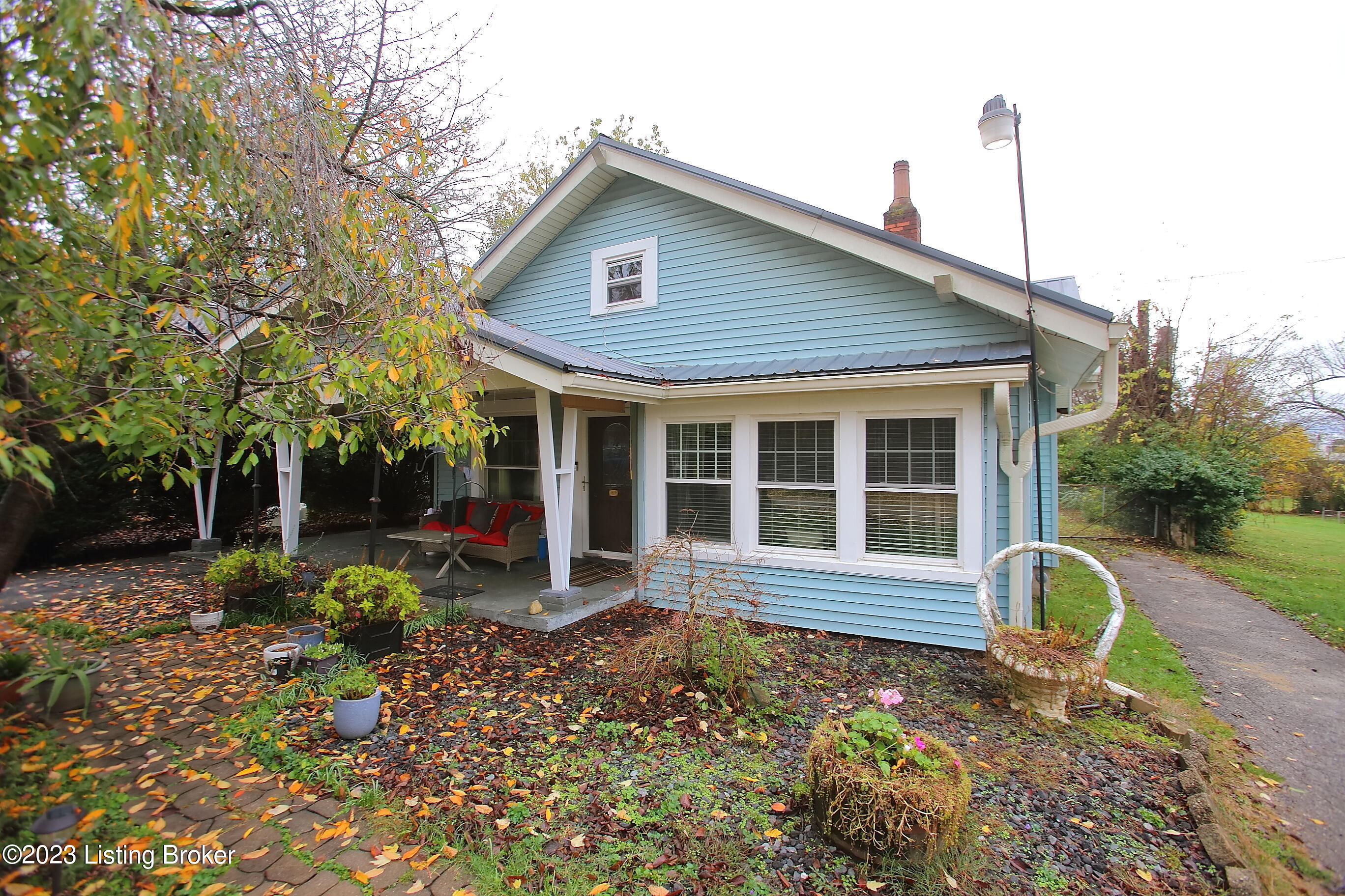 1720 Lakeside Dr