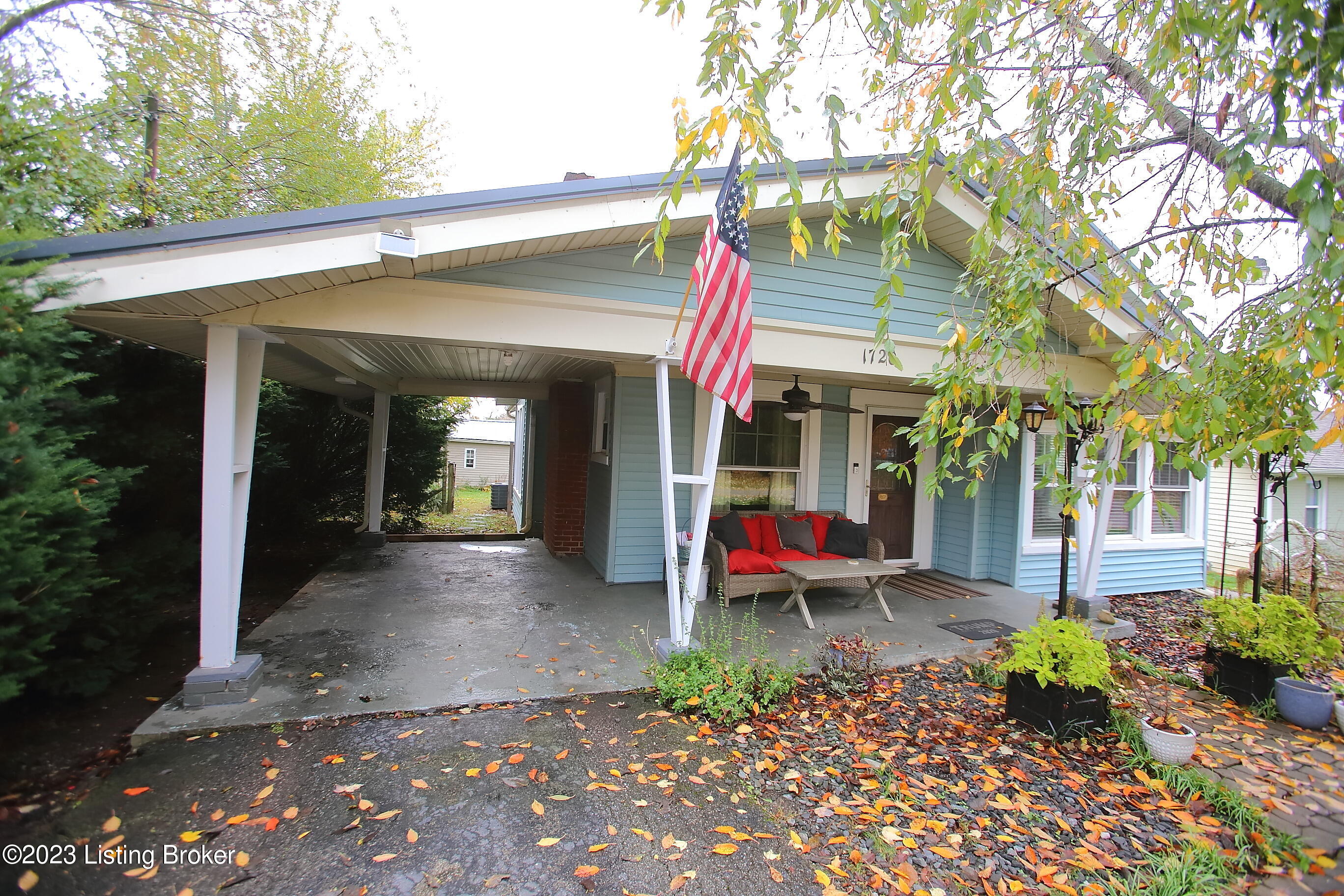 1720 Lakeside Dr