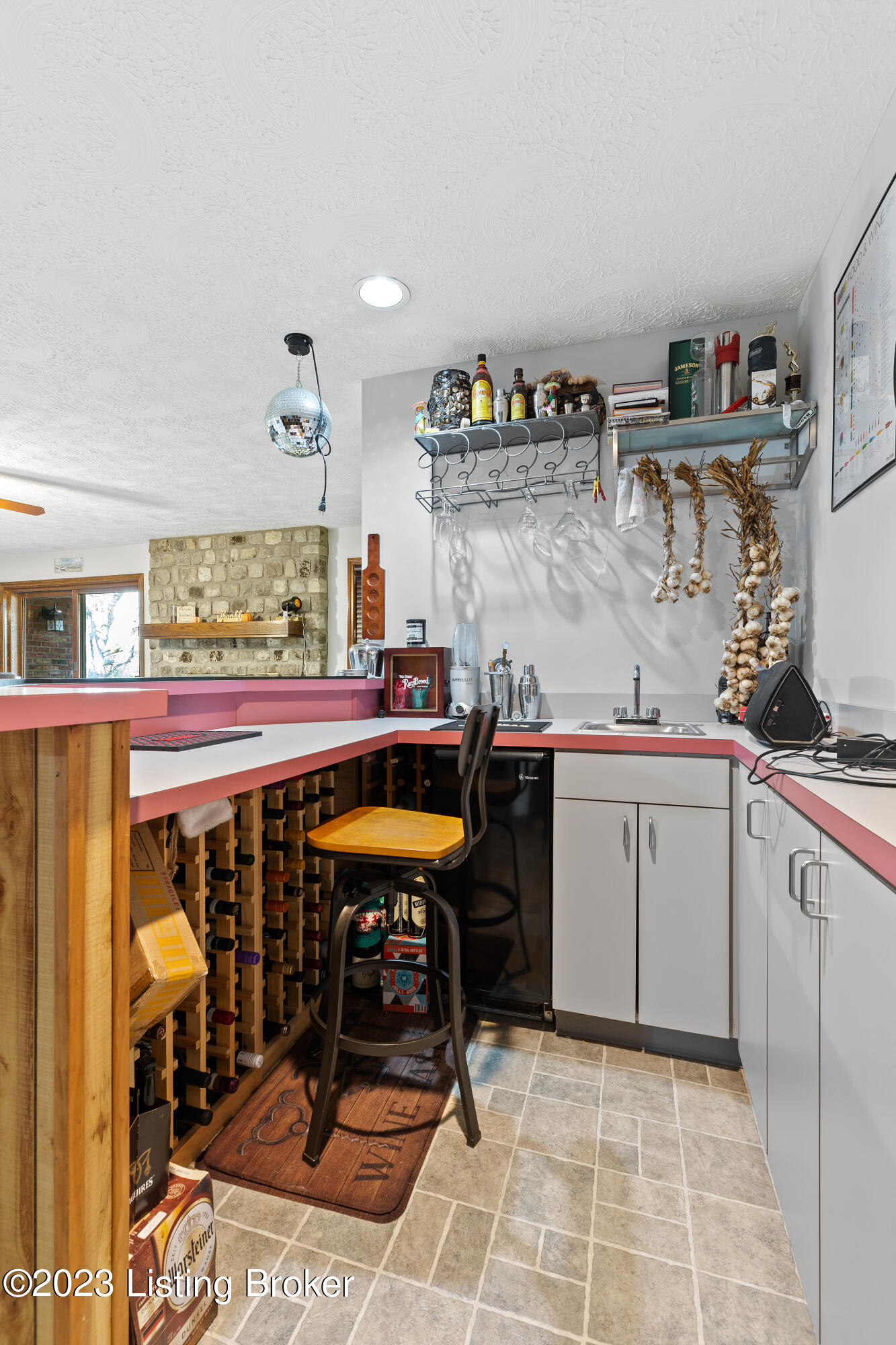 674 W Laurel River Dr