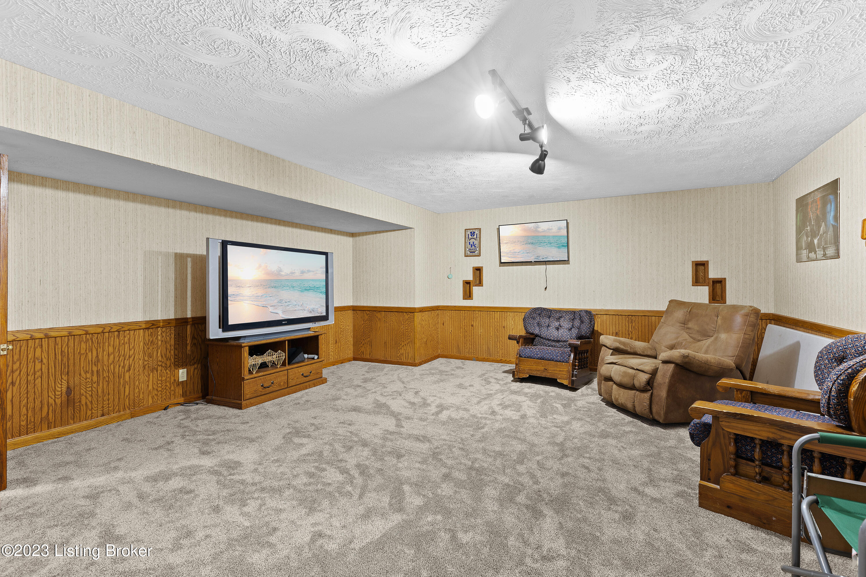 674 W Laurel River Dr