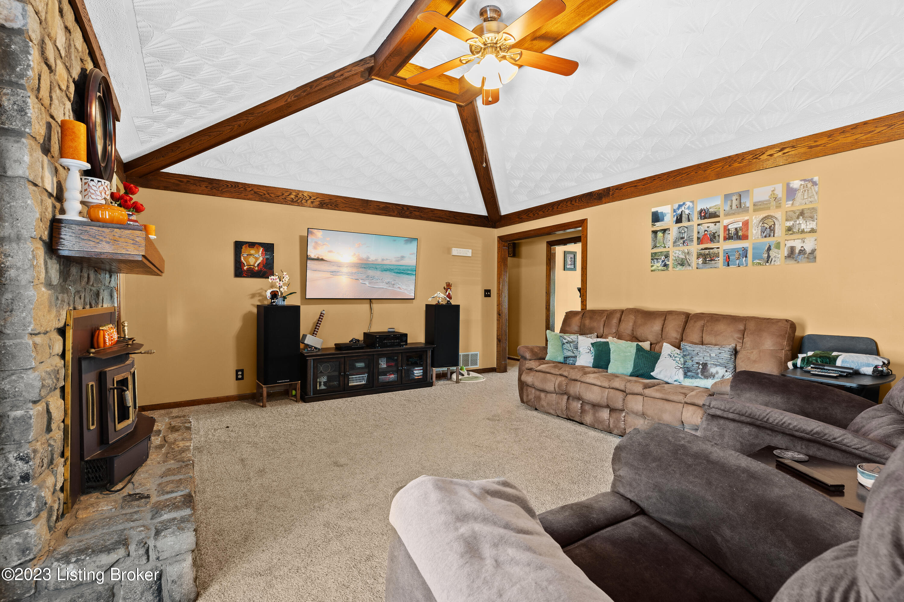 674 W Laurel River Dr