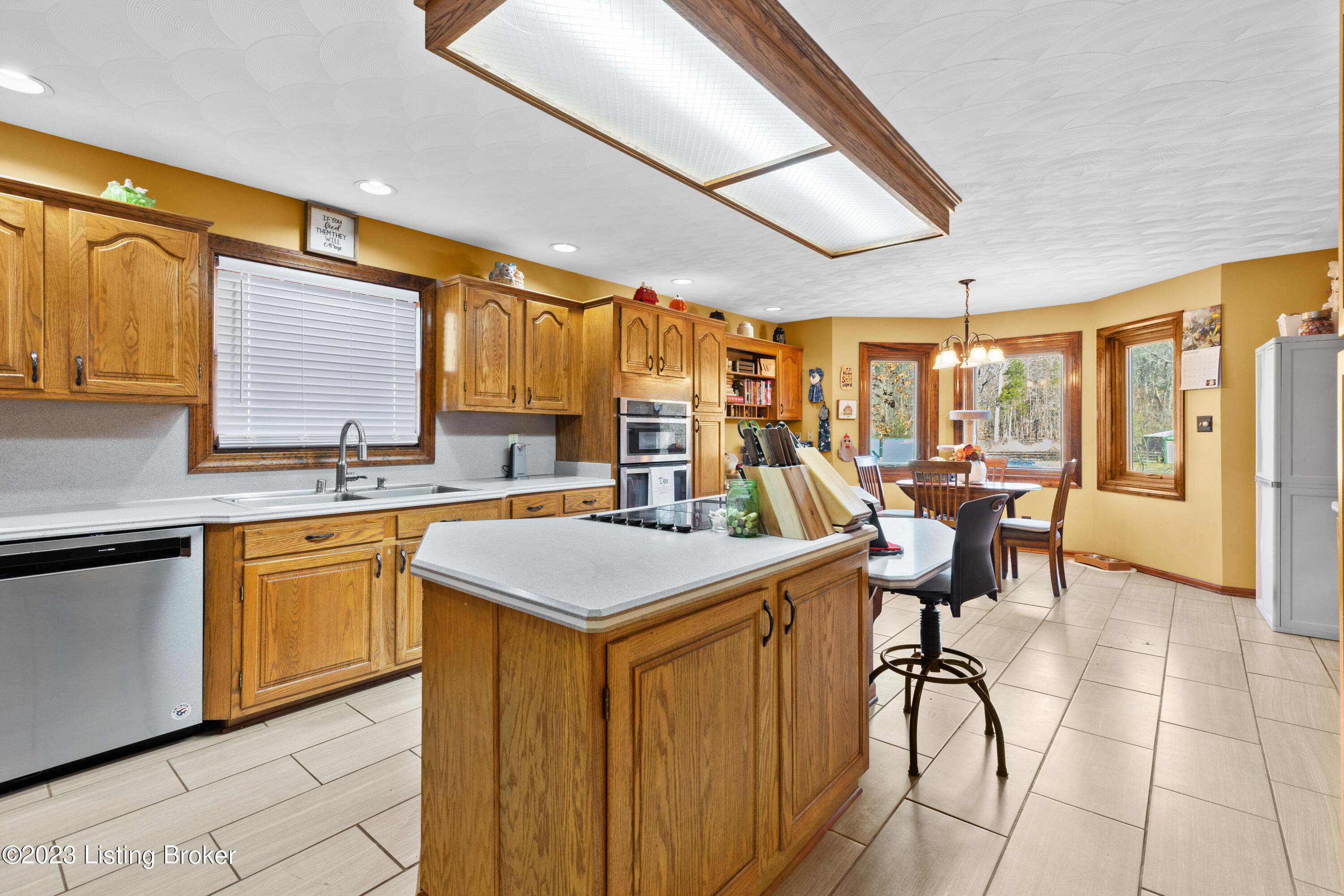 674 W Laurel River Dr