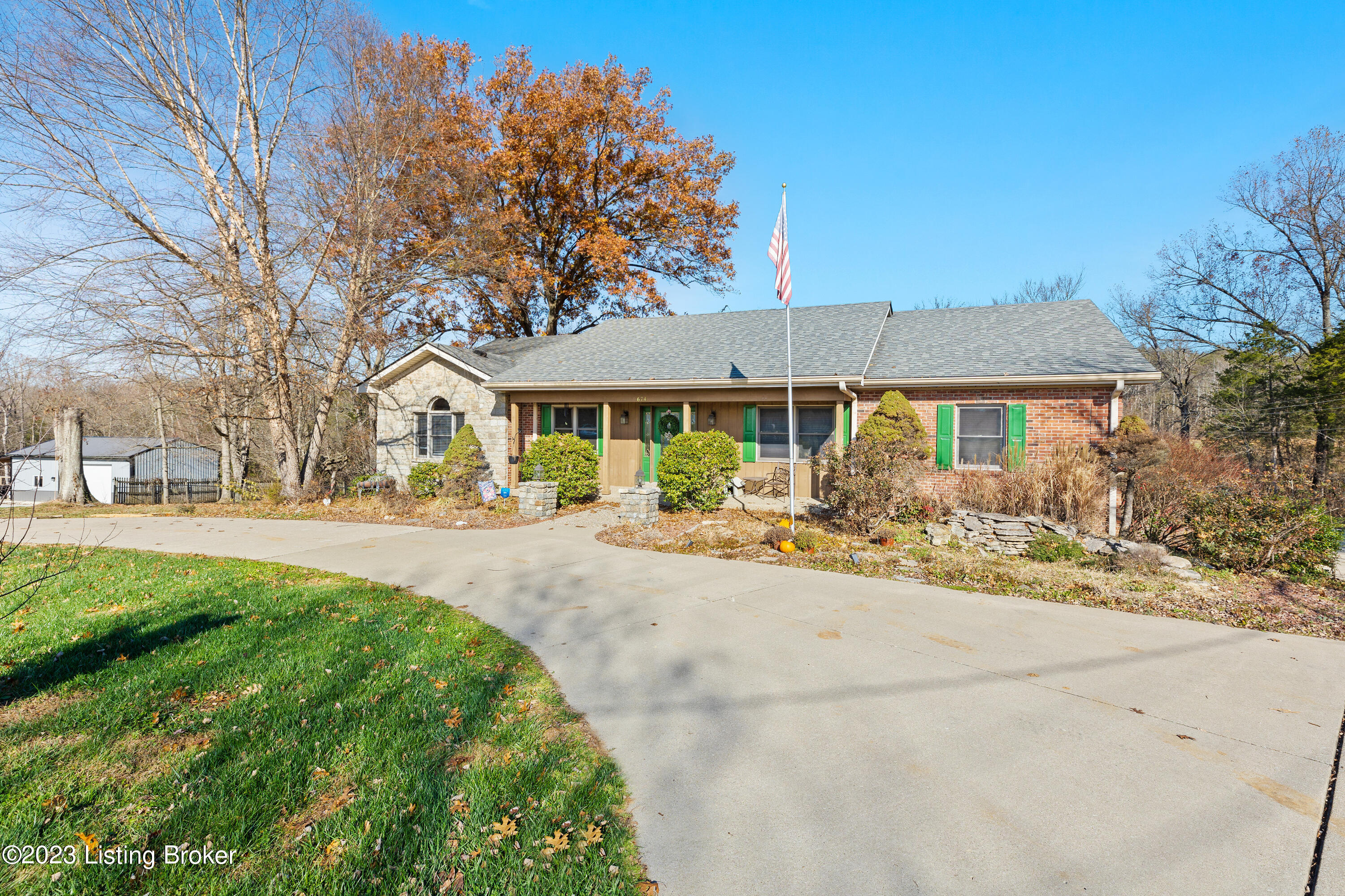 674 W Laurel River Dr