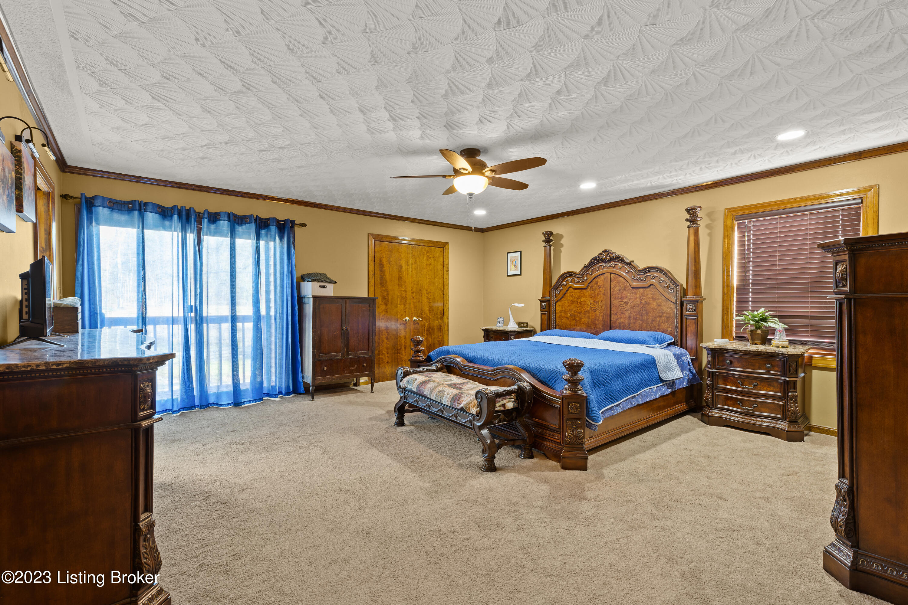 674 W Laurel River Dr