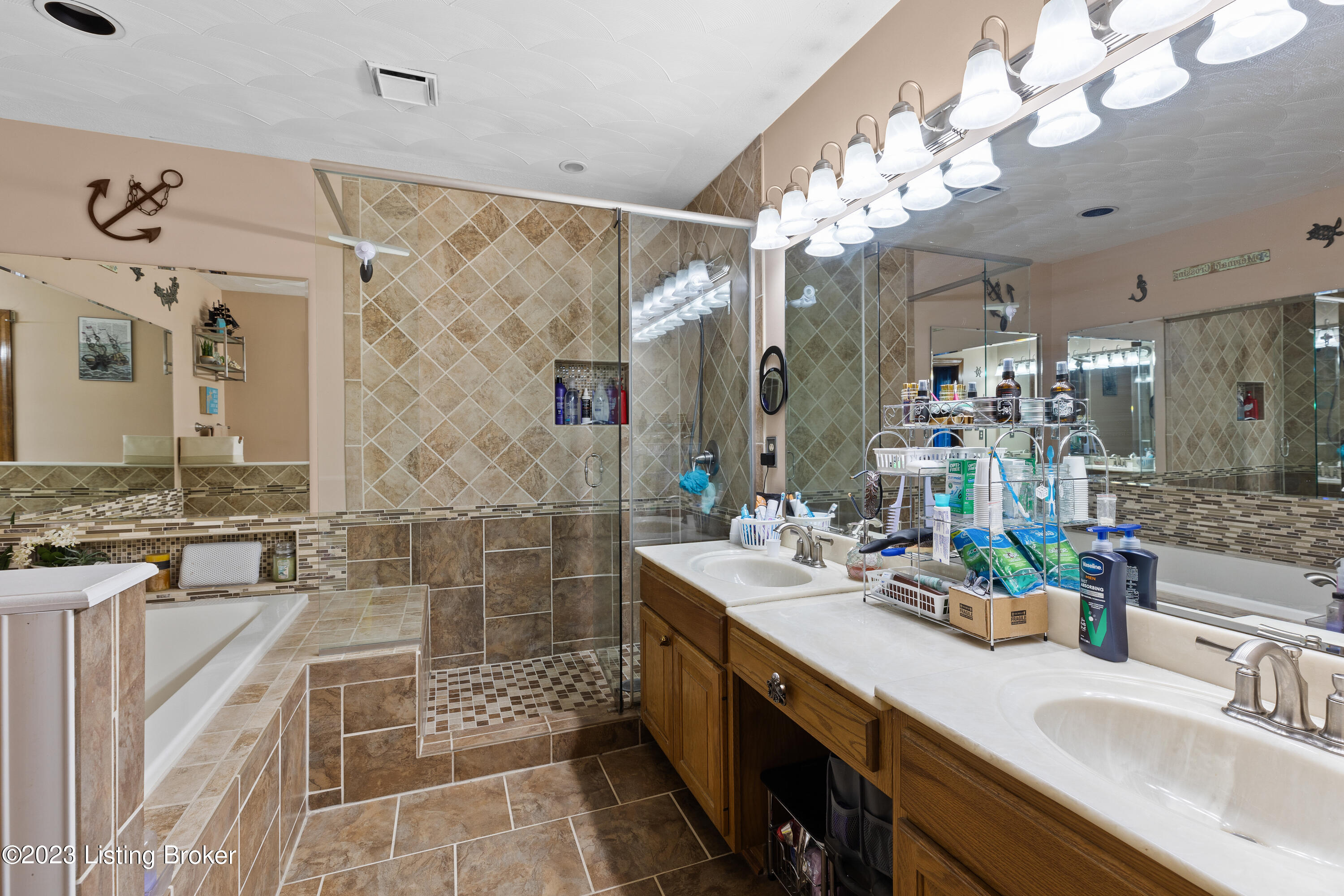 674 W Laurel River Dr