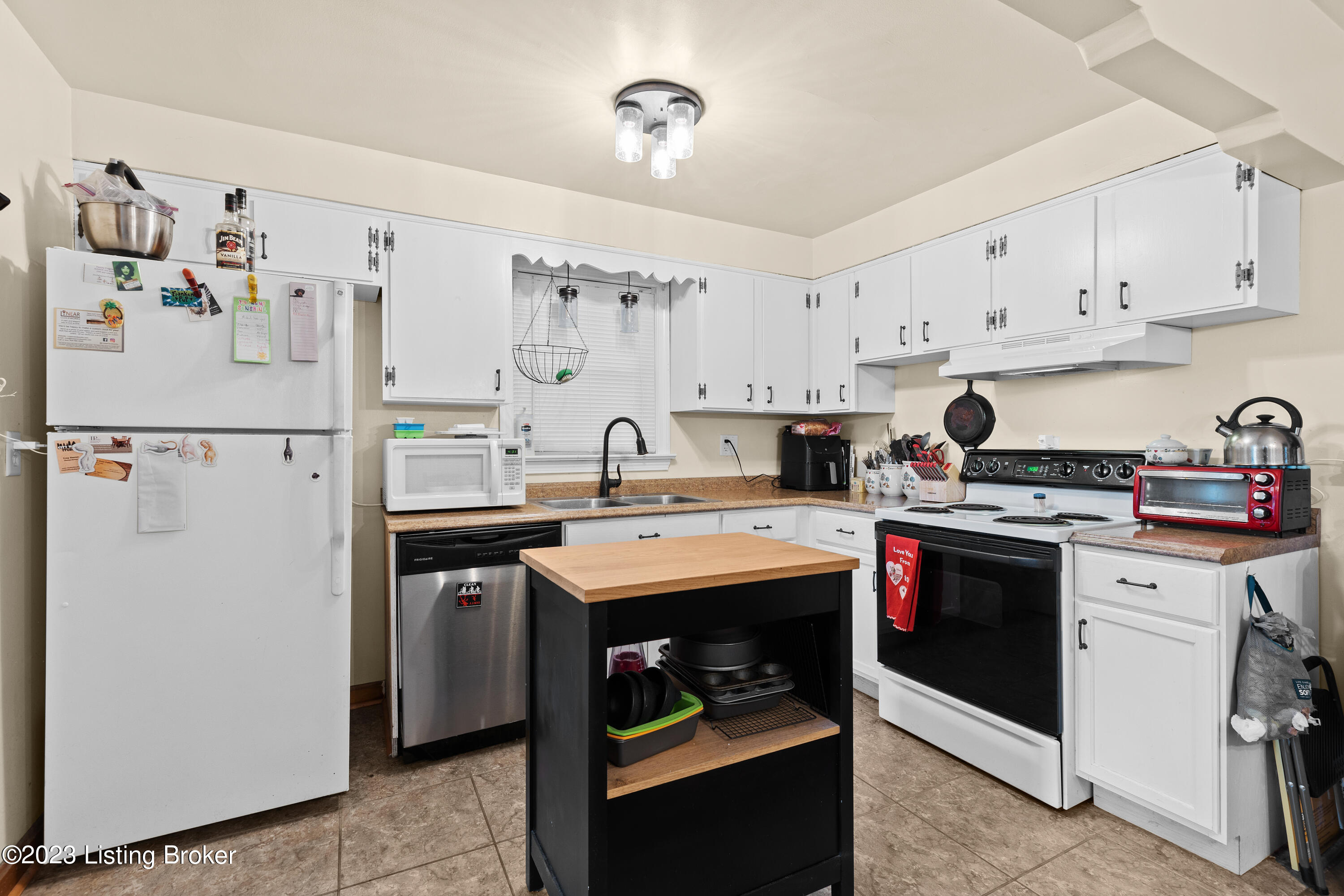 3218 Greendale Dr